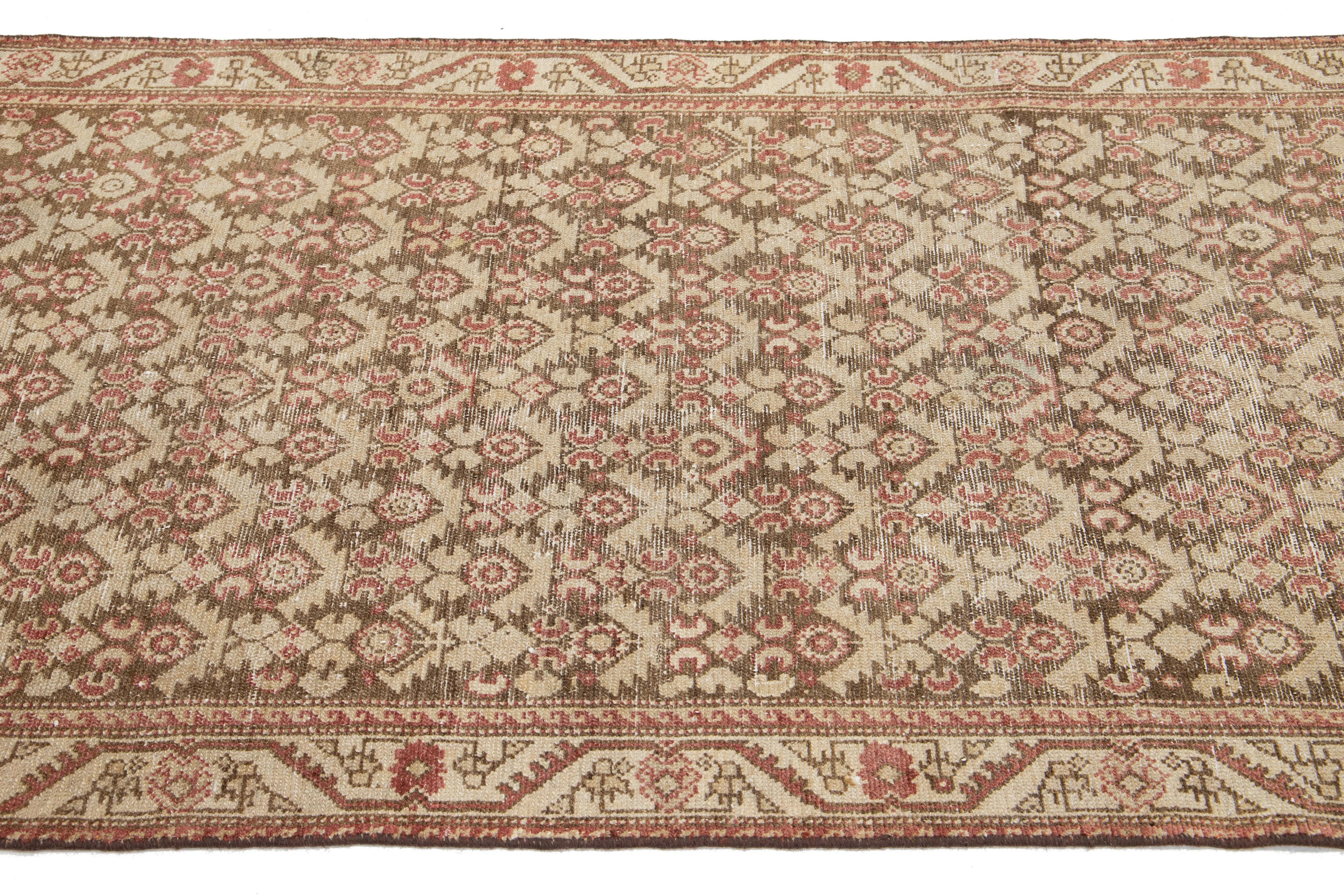 Début du 20ème siècle Tapis en laine persane Malayer à motif Allover, fait à la main, de couleur Brown  en vente