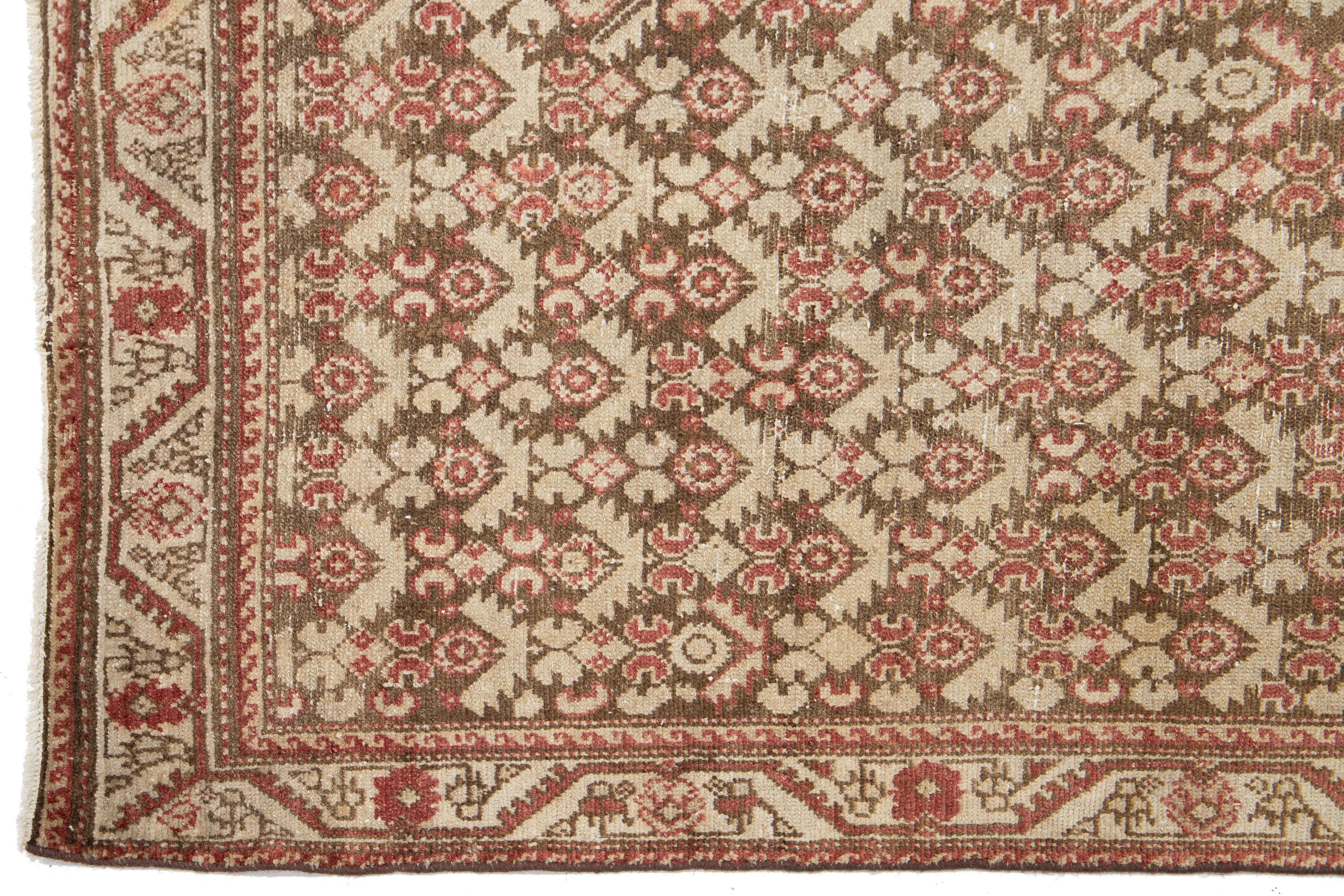 Laine Tapis en laine persane Malayer à motif Allover, fait à la main, de couleur Brown  en vente