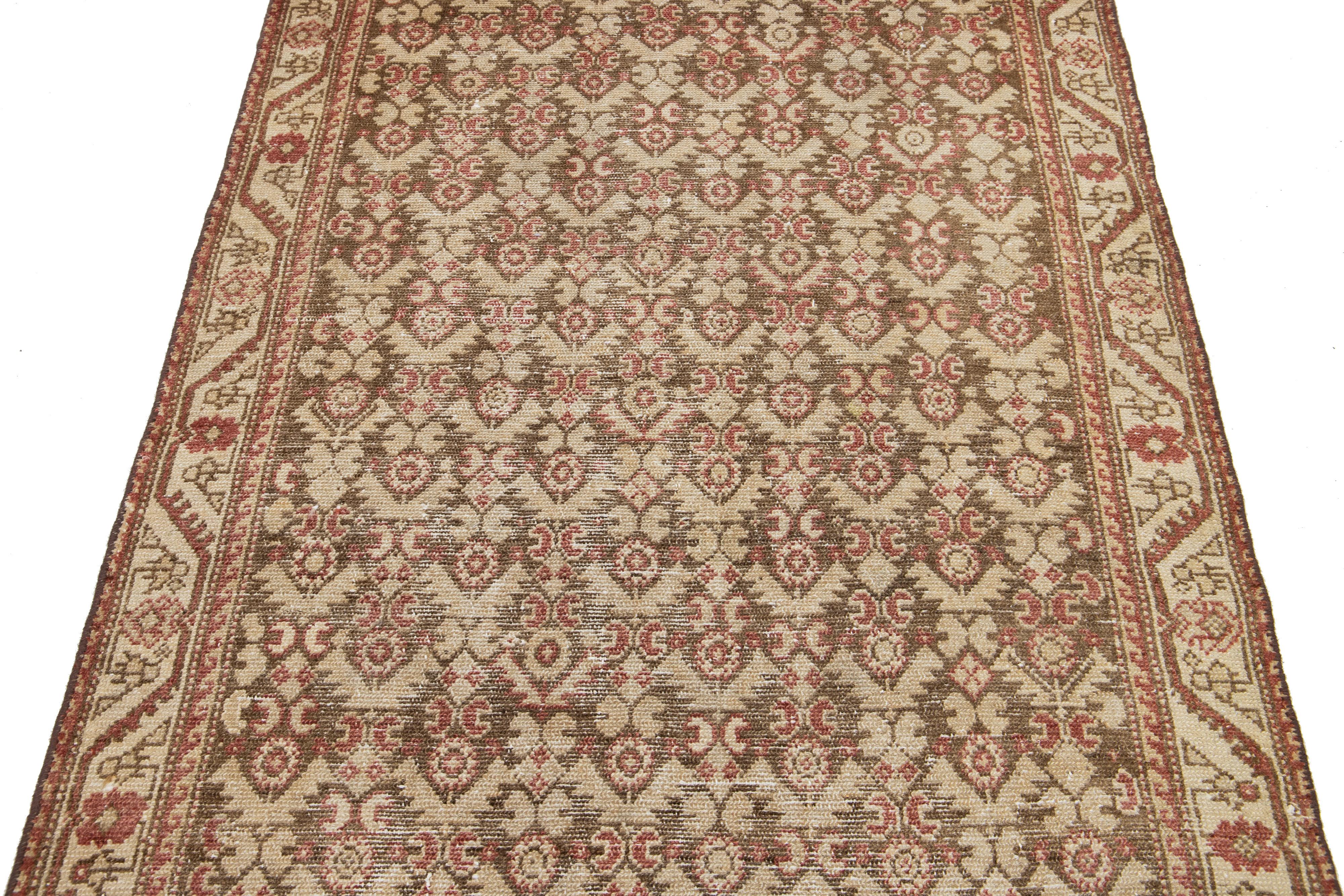 Tapis en laine persane Malayer à motif Allover, fait à la main, de couleur Brown  en vente 1