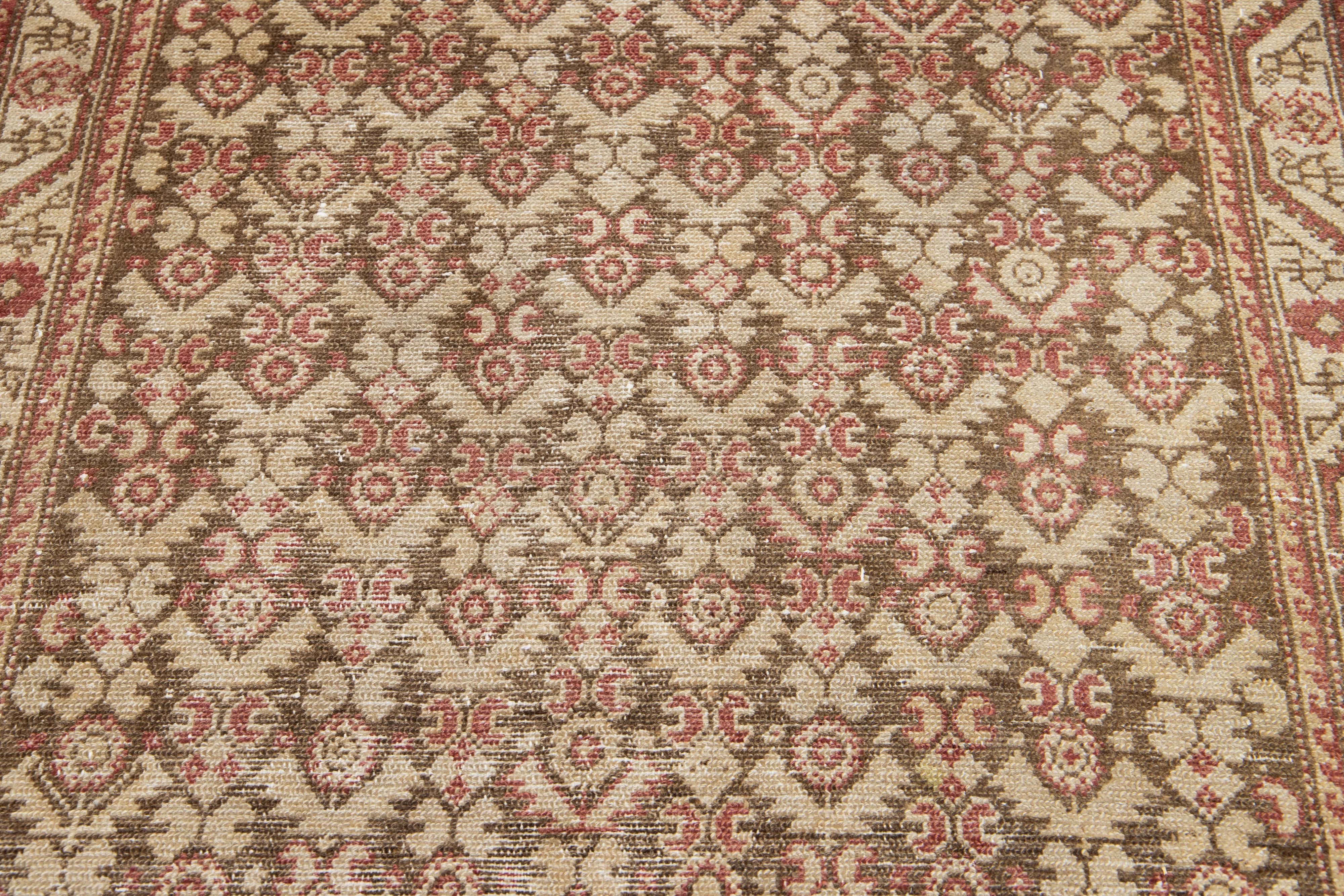 Brauner handgefertigter persischer Malayer-Wollteppich mit Allover-Muster im Angebot 2