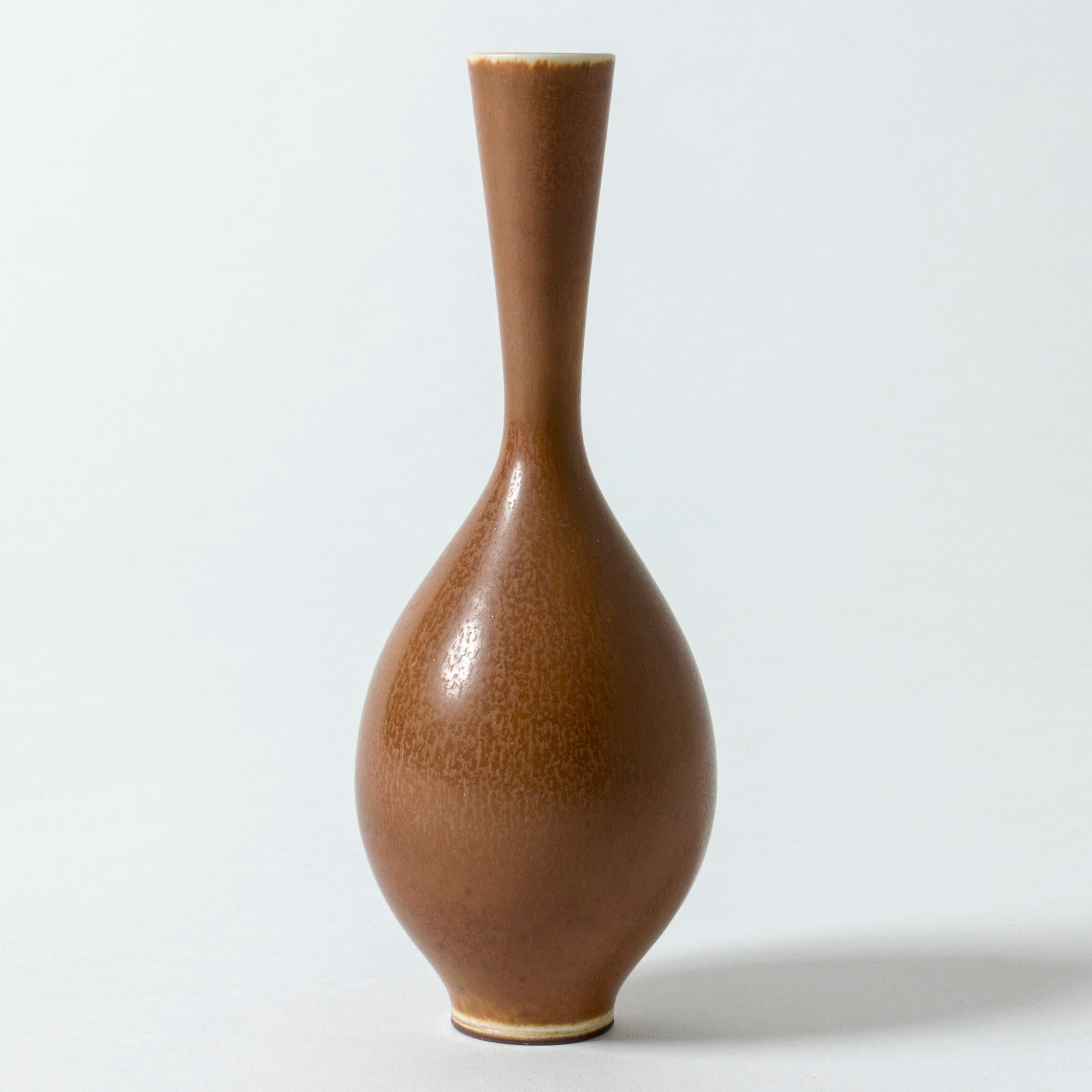 Stoneware vase by Berndt Friberg, in a beautiful, bulbous shape with a long, elegant neck. Rusty brown hare’s fur glaze.