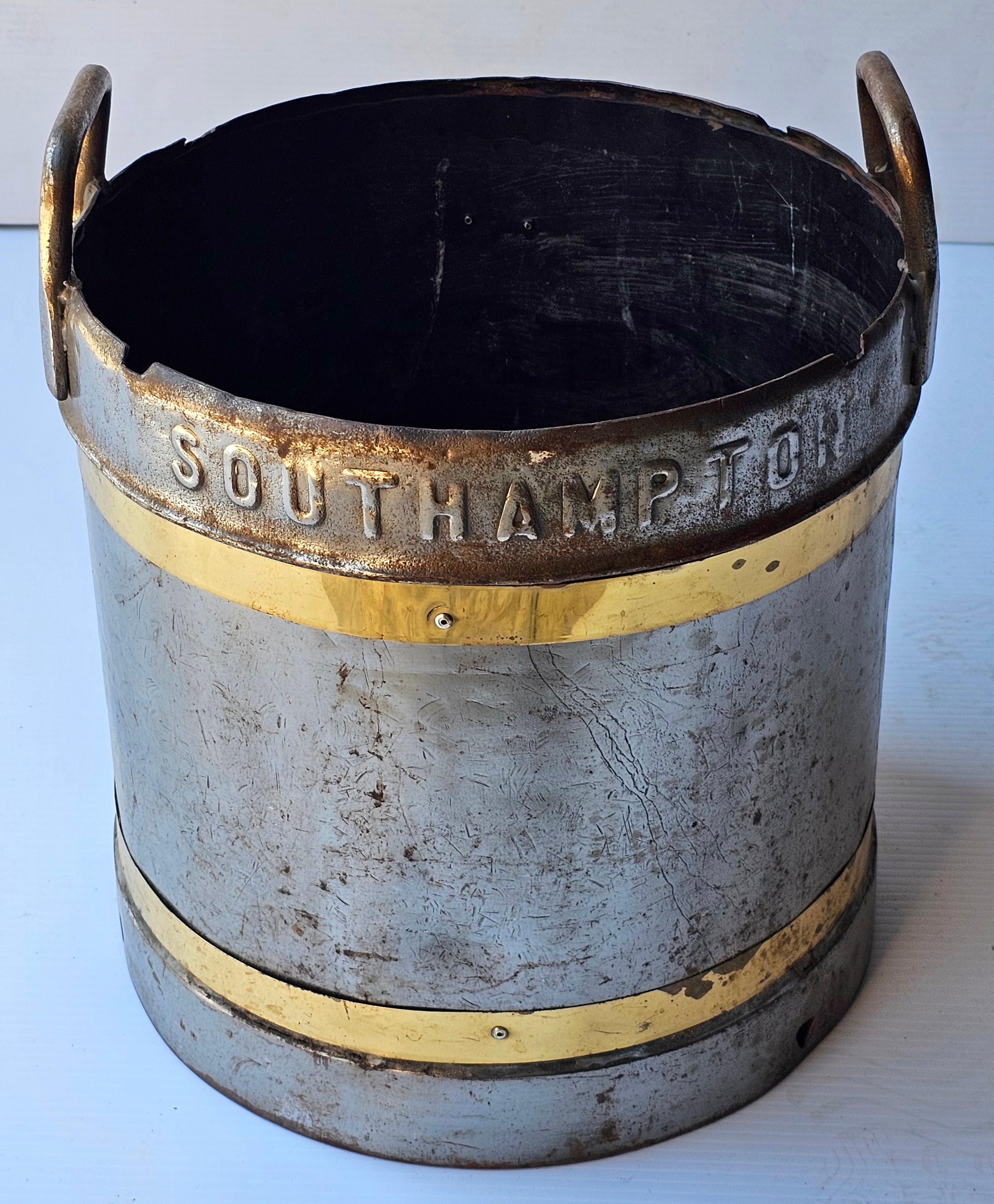 Seau à lait/ Fuel / Jardinière en acier monté en laiton Brown & Harrison's Southampton en vente 2