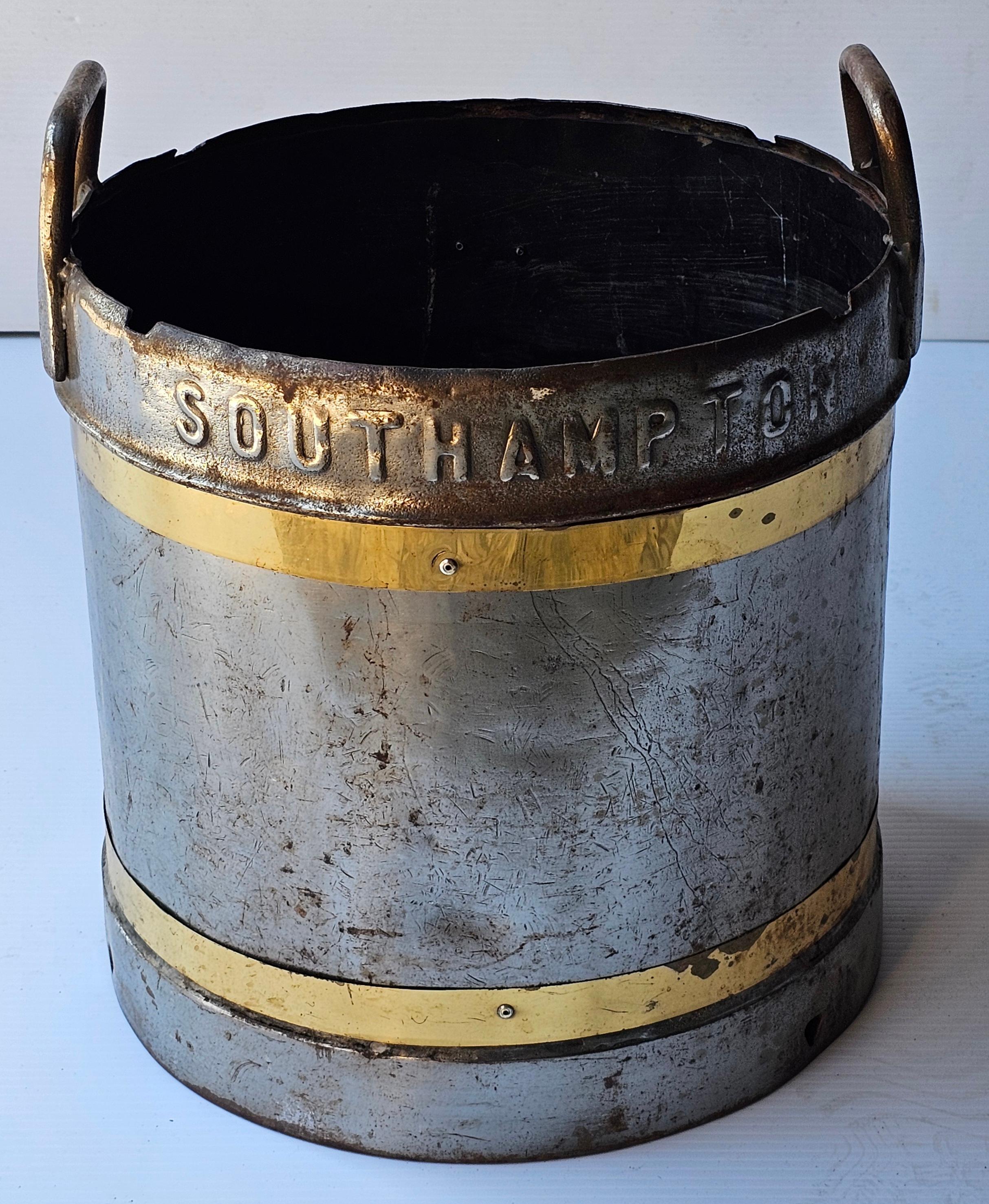 Seau à lait/ Fuel / Jardinière en acier monté en laiton Brown & Harrison's Southampton en vente 3
