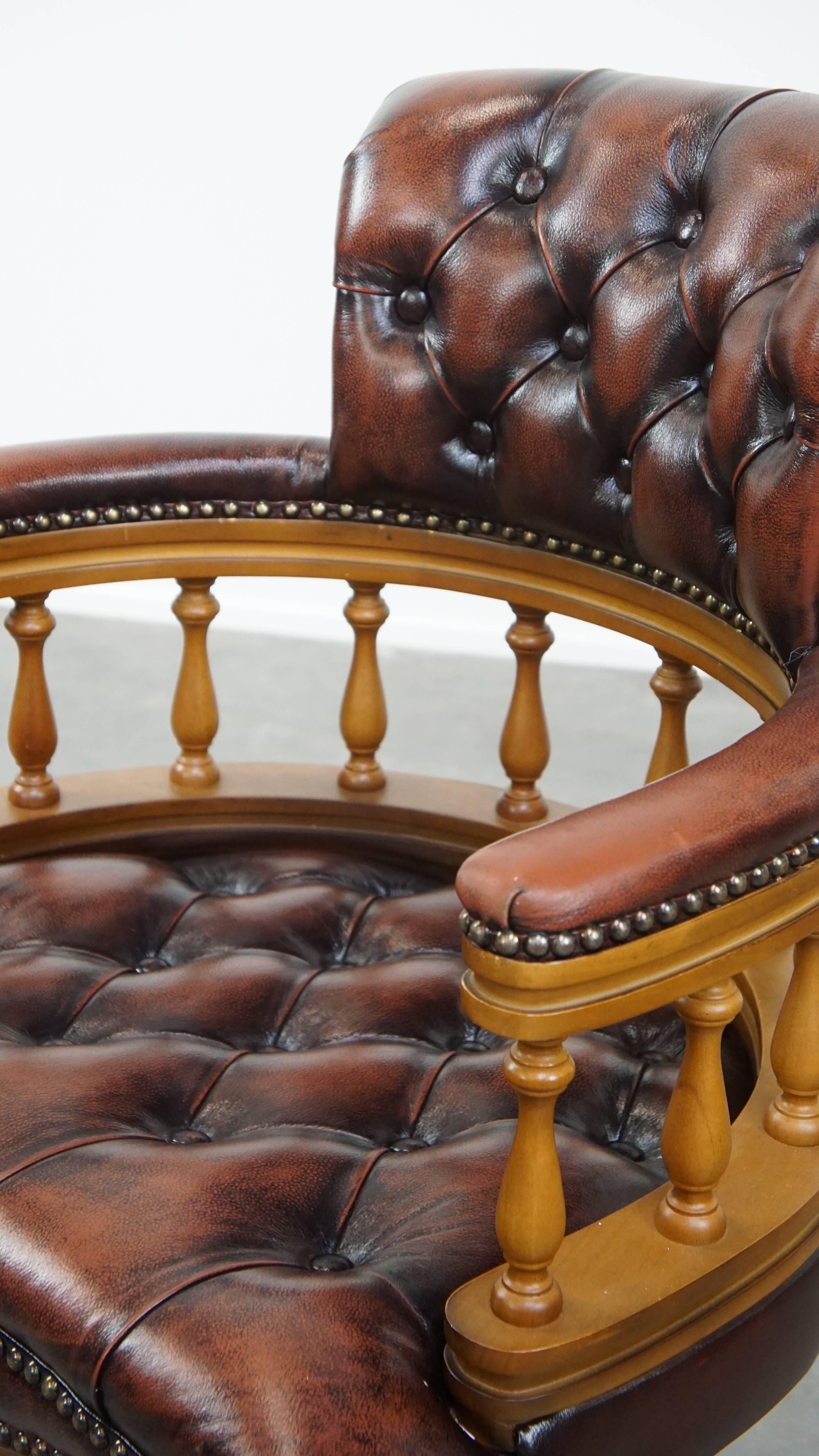 Brauner höhenverstellbarer Chesterfield-Bürostuhl aus Rindsleder im Angebot 4