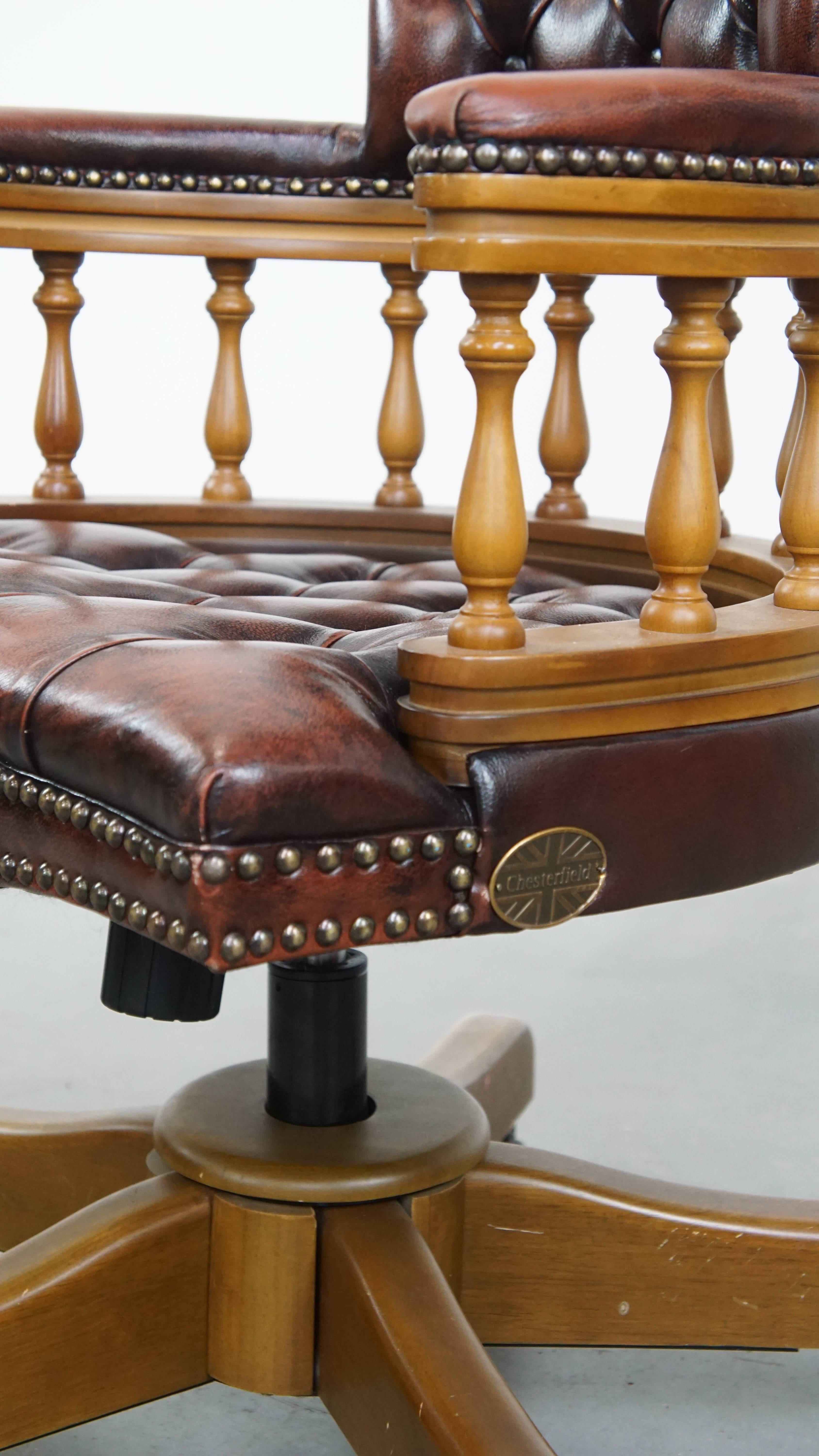 Brauner höhenverstellbarer Chesterfield-Bürostuhl aus Rindsleder im Angebot 5