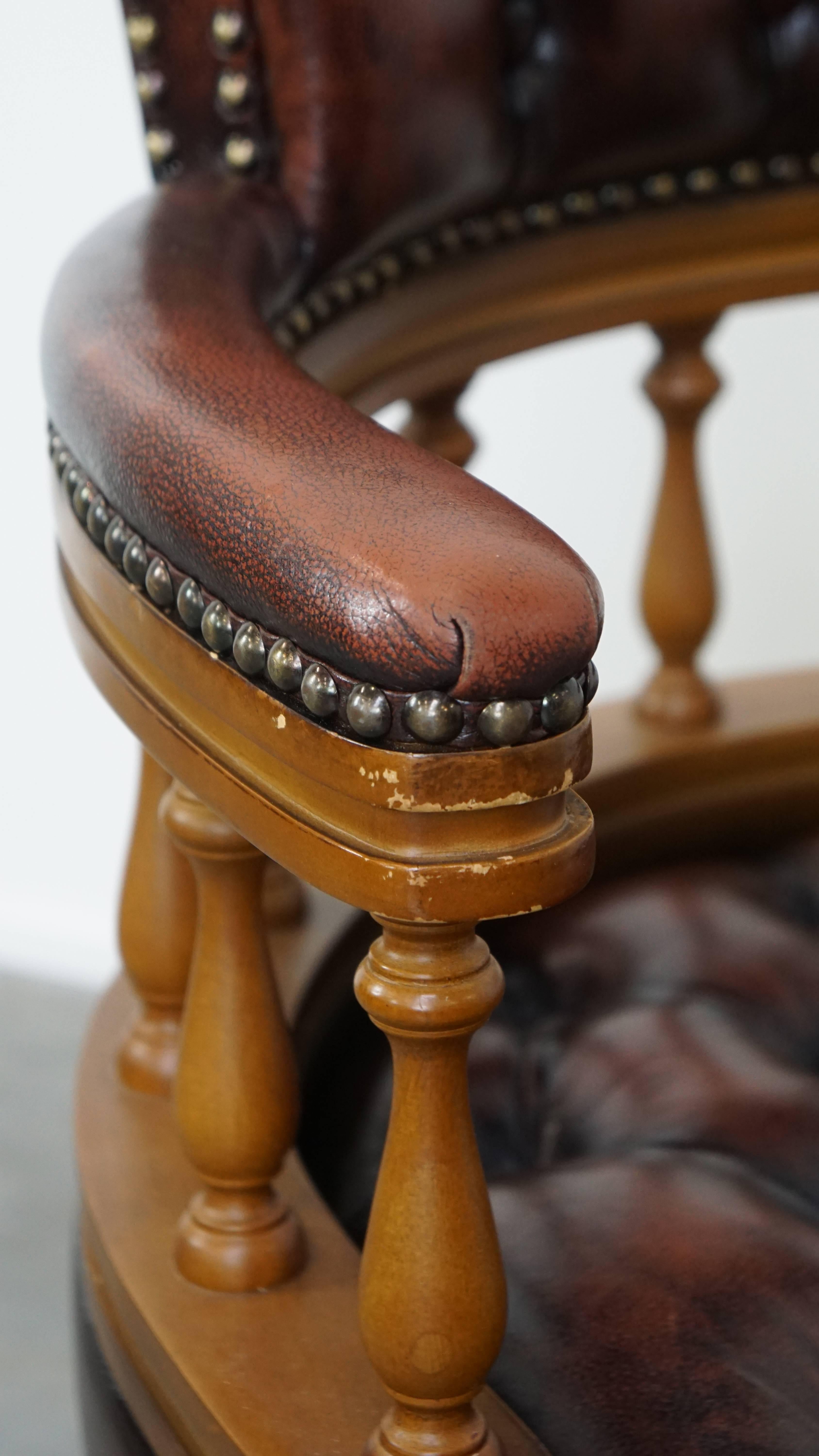Brauner höhenverstellbarer Chesterfield-Bürostuhl aus Rindsleder im Angebot 9