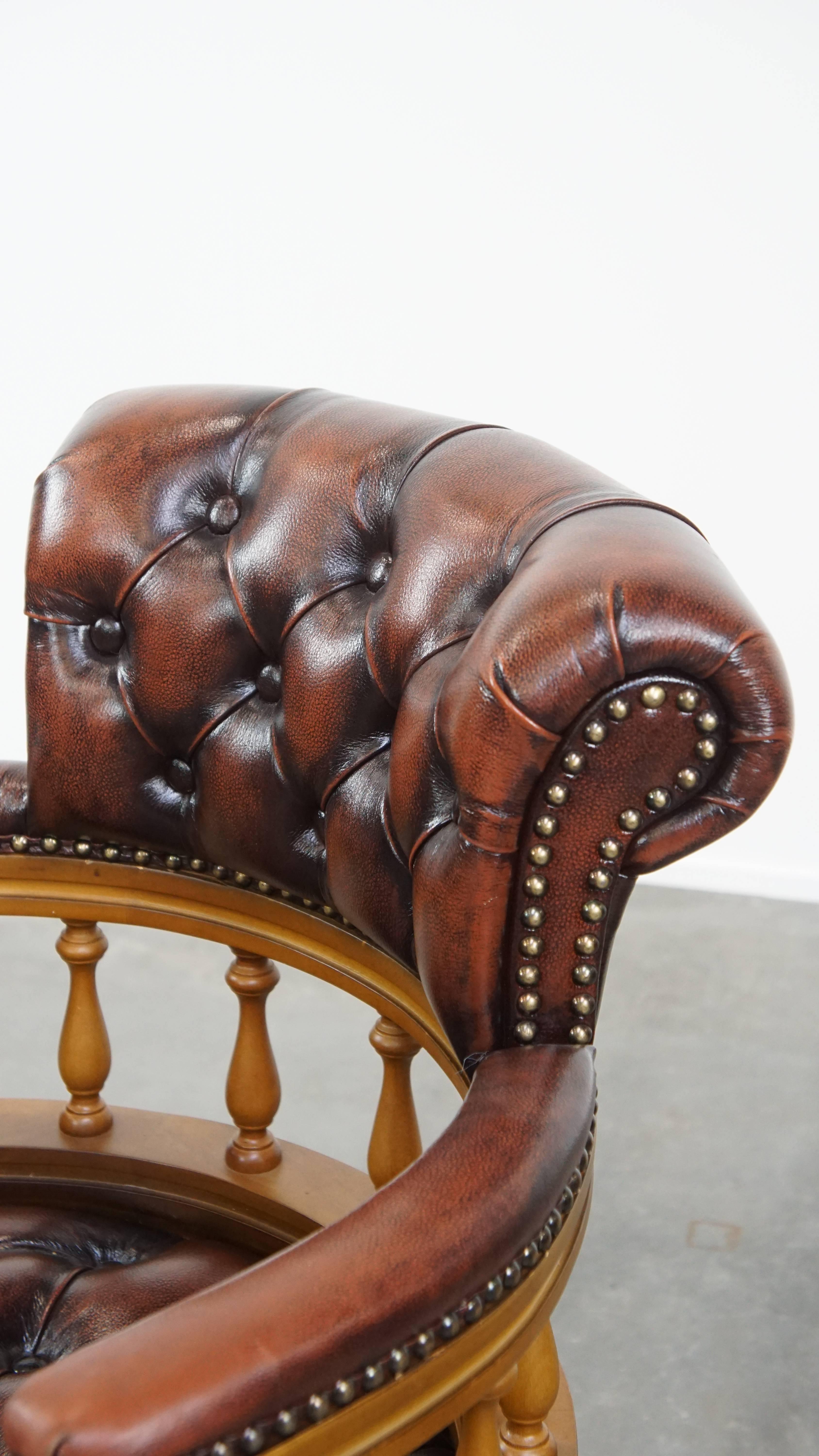 Brauner höhenverstellbarer Chesterfield-Bürostuhl aus Rindsleder im Angebot 3