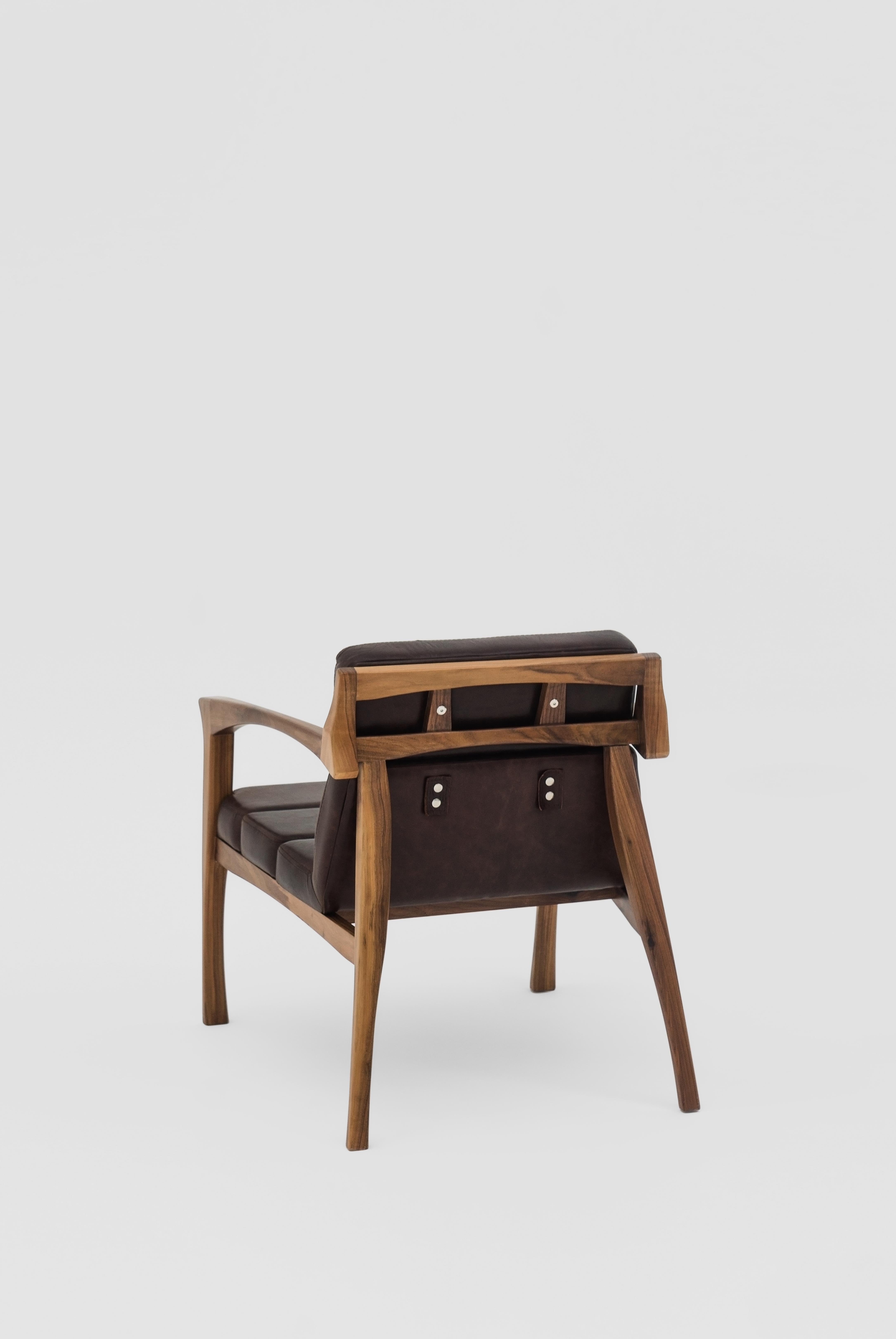 Brown Helmut Armchair by Arturo Verástegui In New Condition For Sale In Geneve, CH