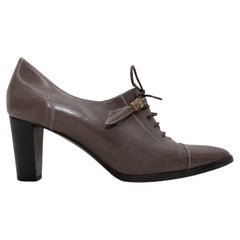 Hermes marrone con la punta in vernice e gli stivali Oxford taglia 35