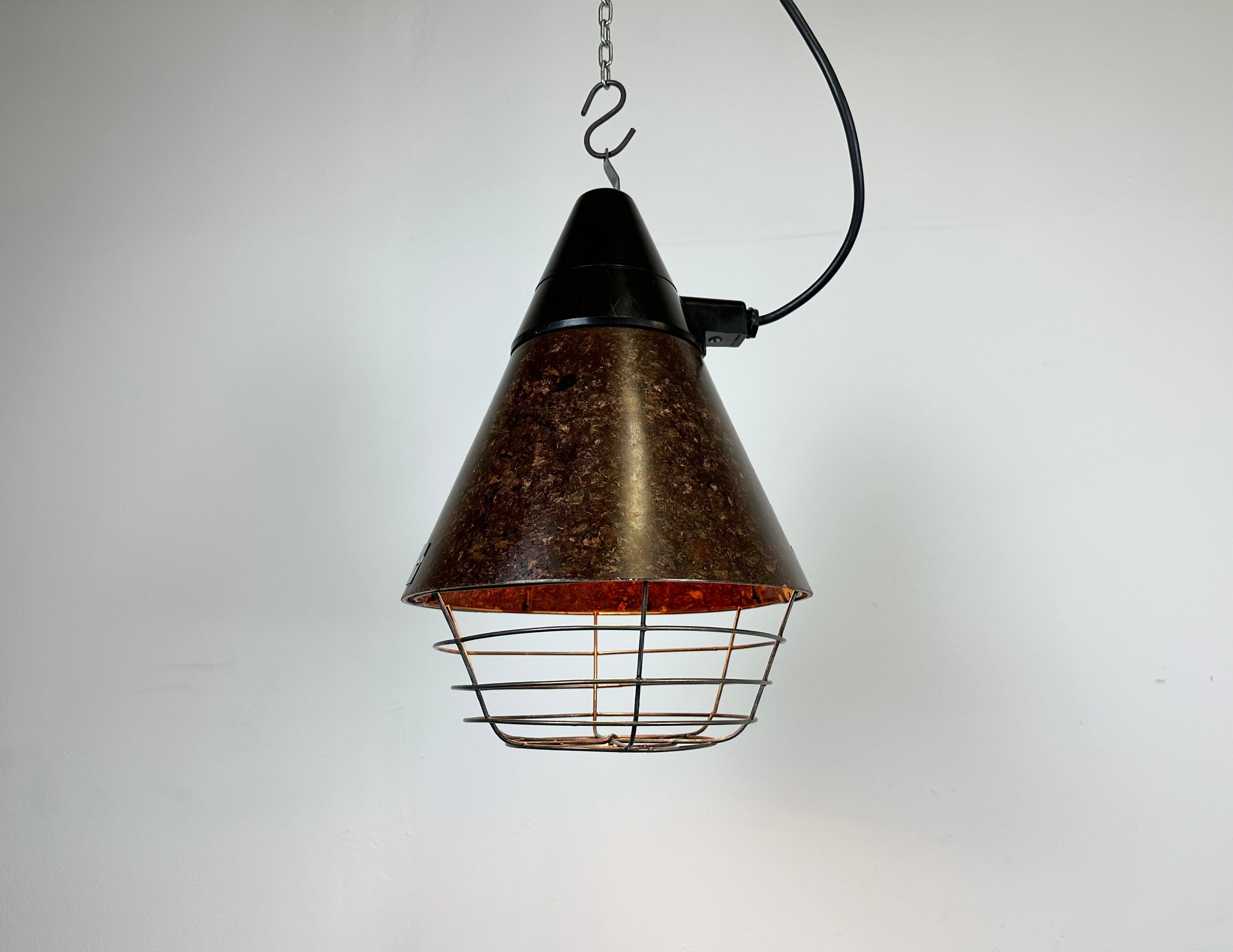 Brown Industrial Bakelite Pendant Light from VEB Narva, 1960s For Sale 4