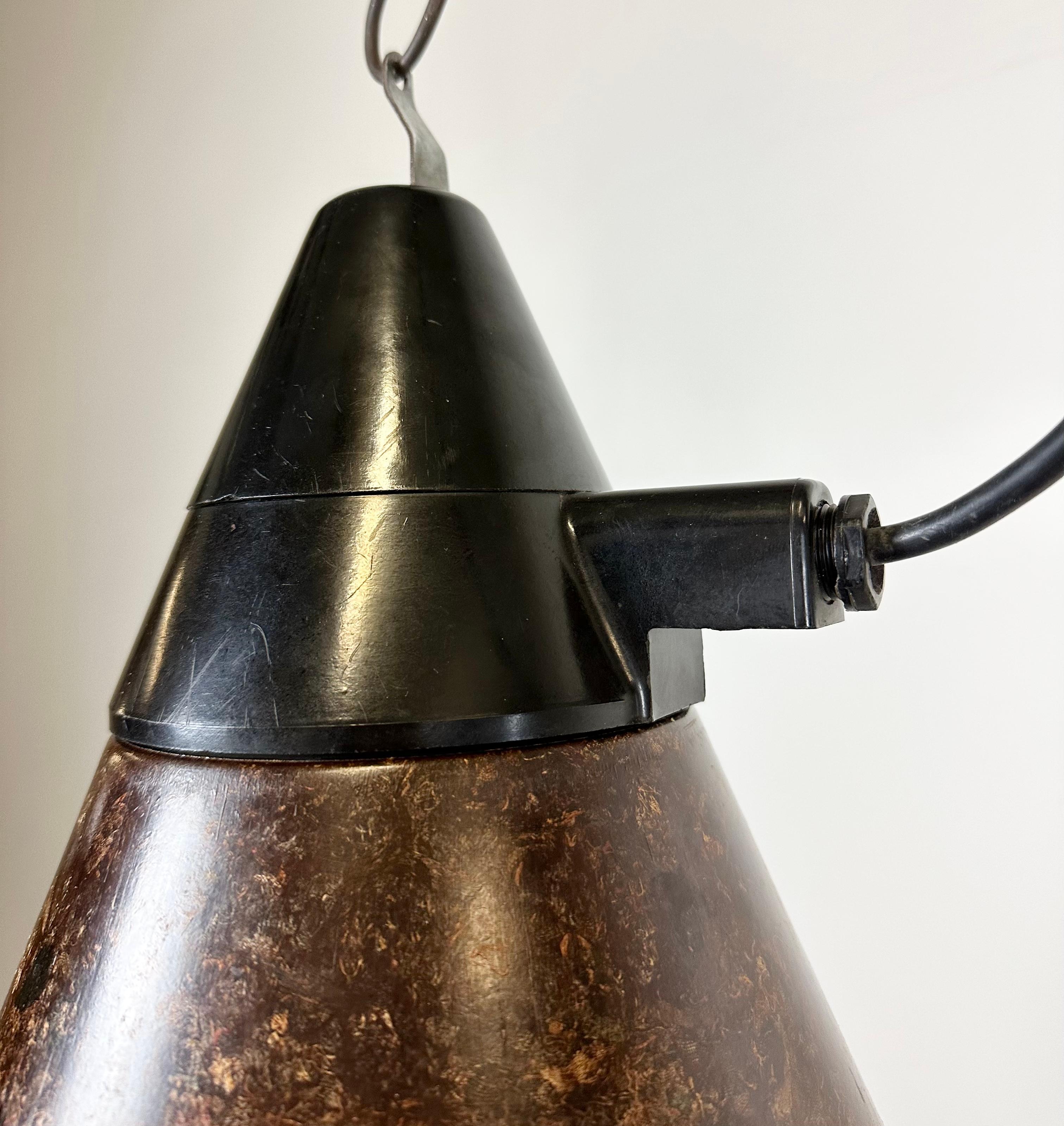 Brown Industrial Bakelite Pendant Light from VEB Narva, 1960s For Sale 1