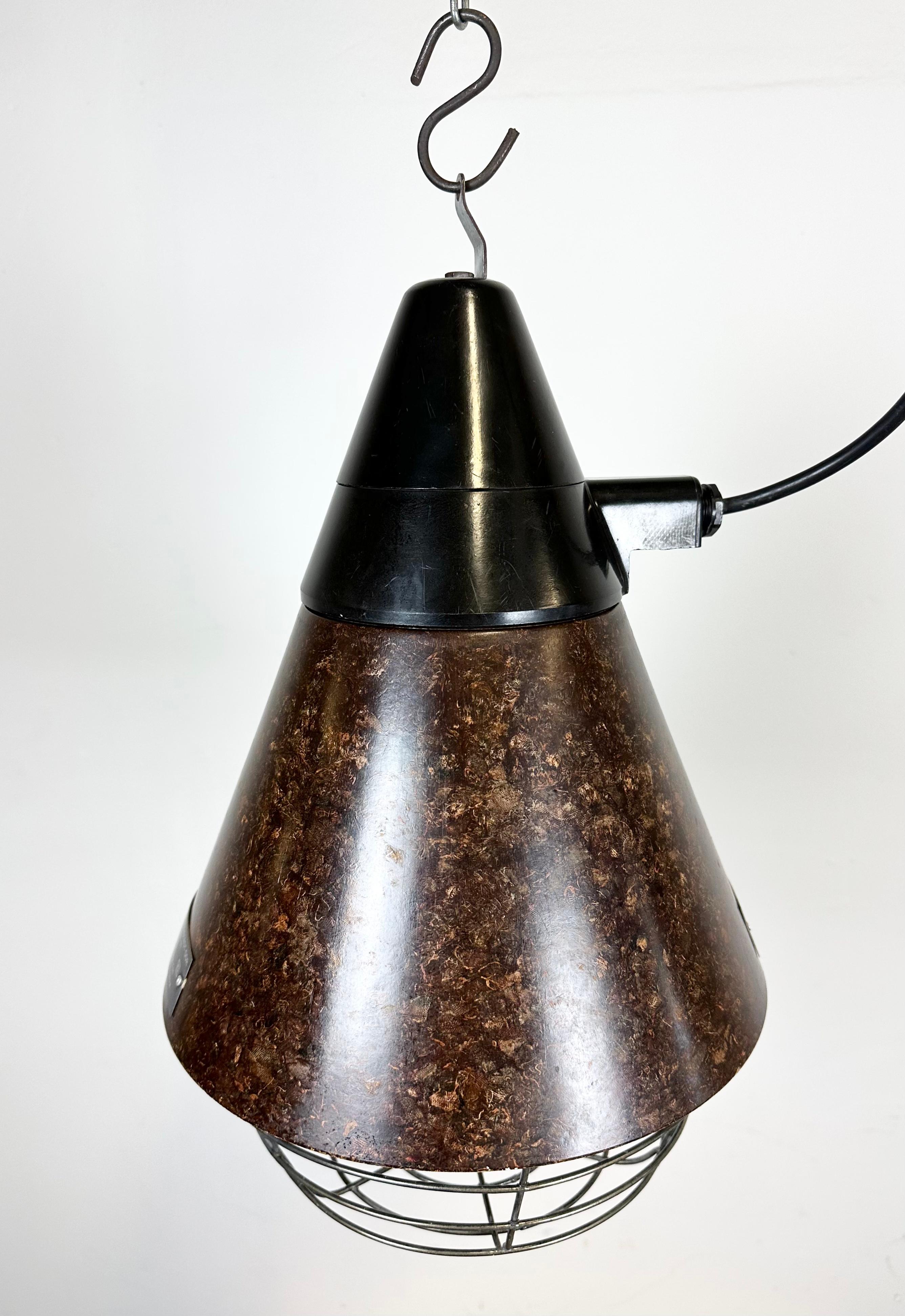 Brown Industrial Bakelite Pendant Light from VEB Narva, 1960s For Sale 2