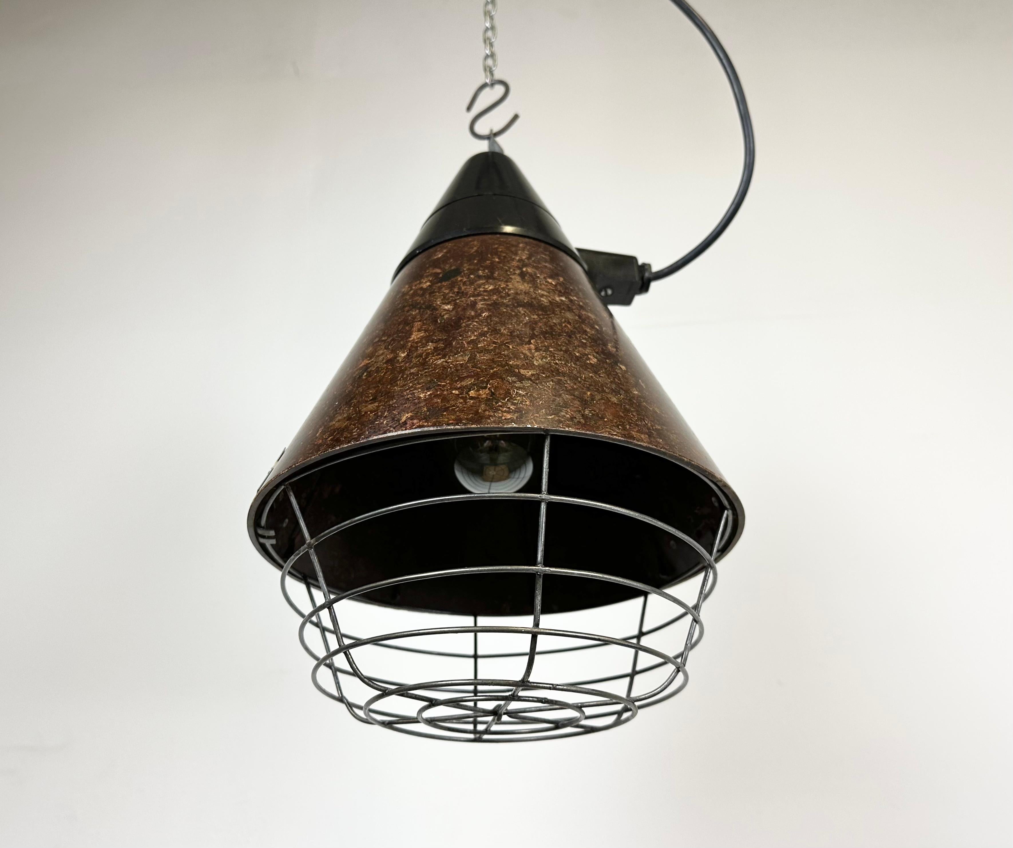 Brown Industrial Bakelite Pendant Light from VEB Narva, 1960s For Sale 3