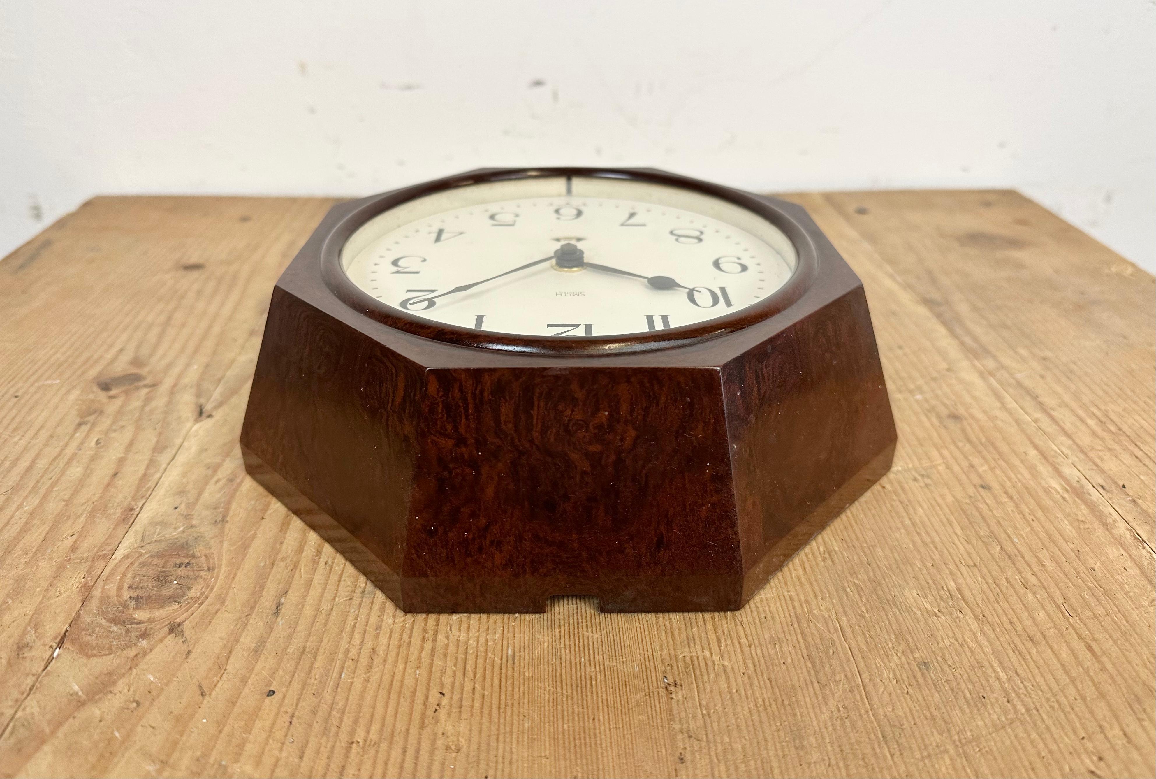 Reloj de pared industrial marrón de baquelita de Smith Electric, años 50 en venta 5