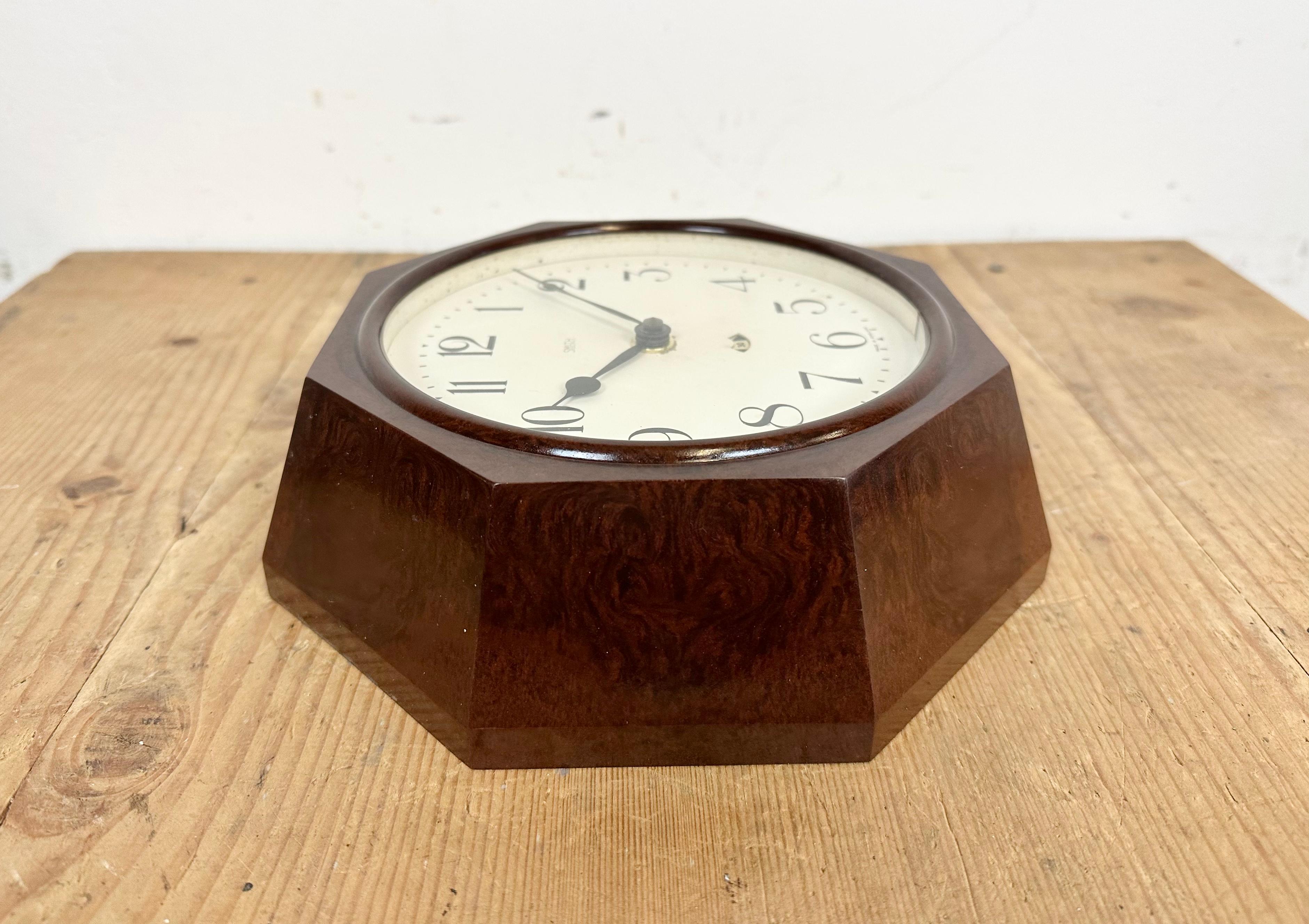 Brown Industrial Bakelite Wall Clock from Smith Electric, 1950s For Sale 4