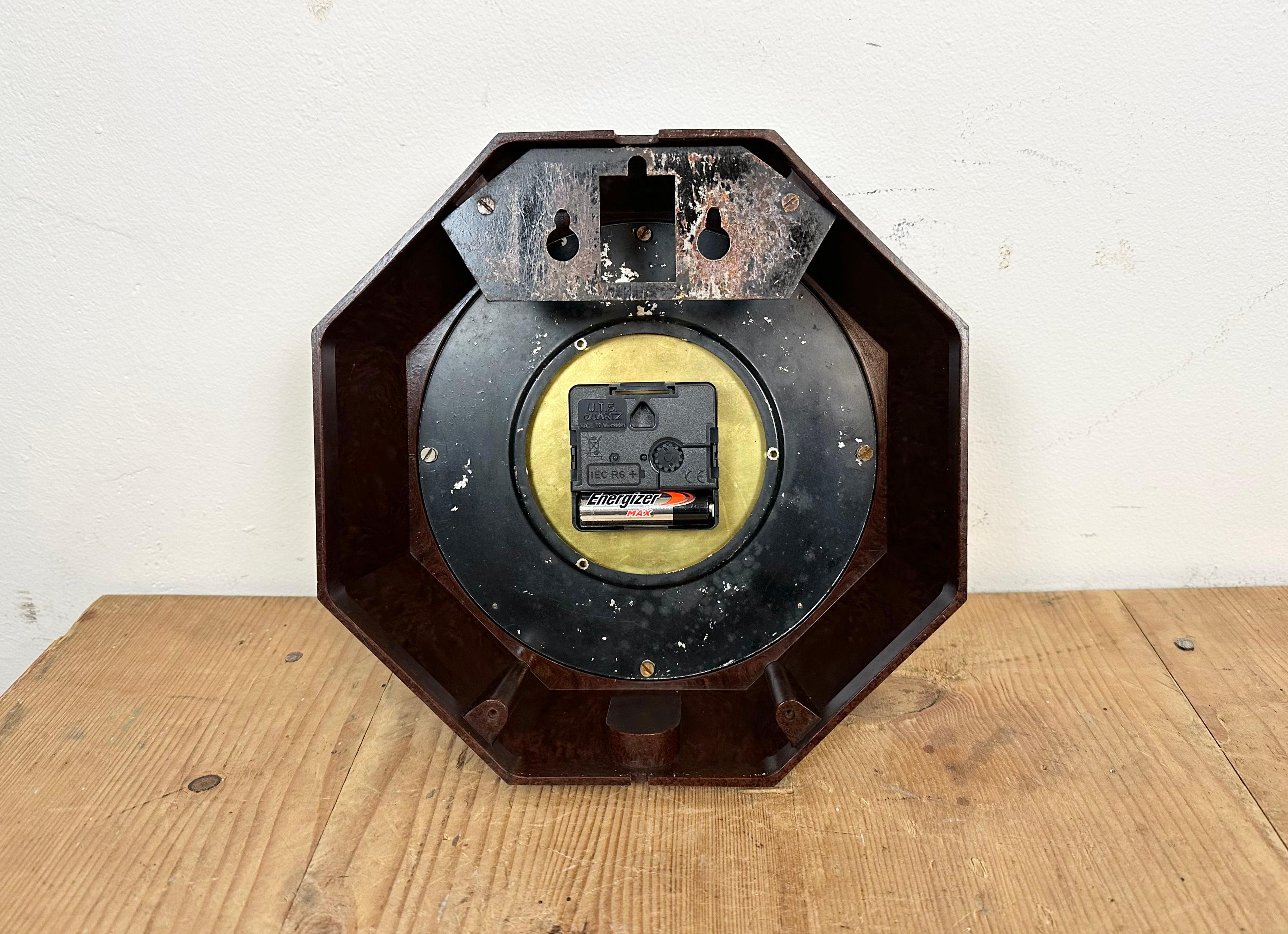 Brown Industrial Bakelite Wall Clock from Smith Electric, 1950s For Sale 8