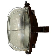 Applique ou plafonnier industriel en bakélite marron, années 1970