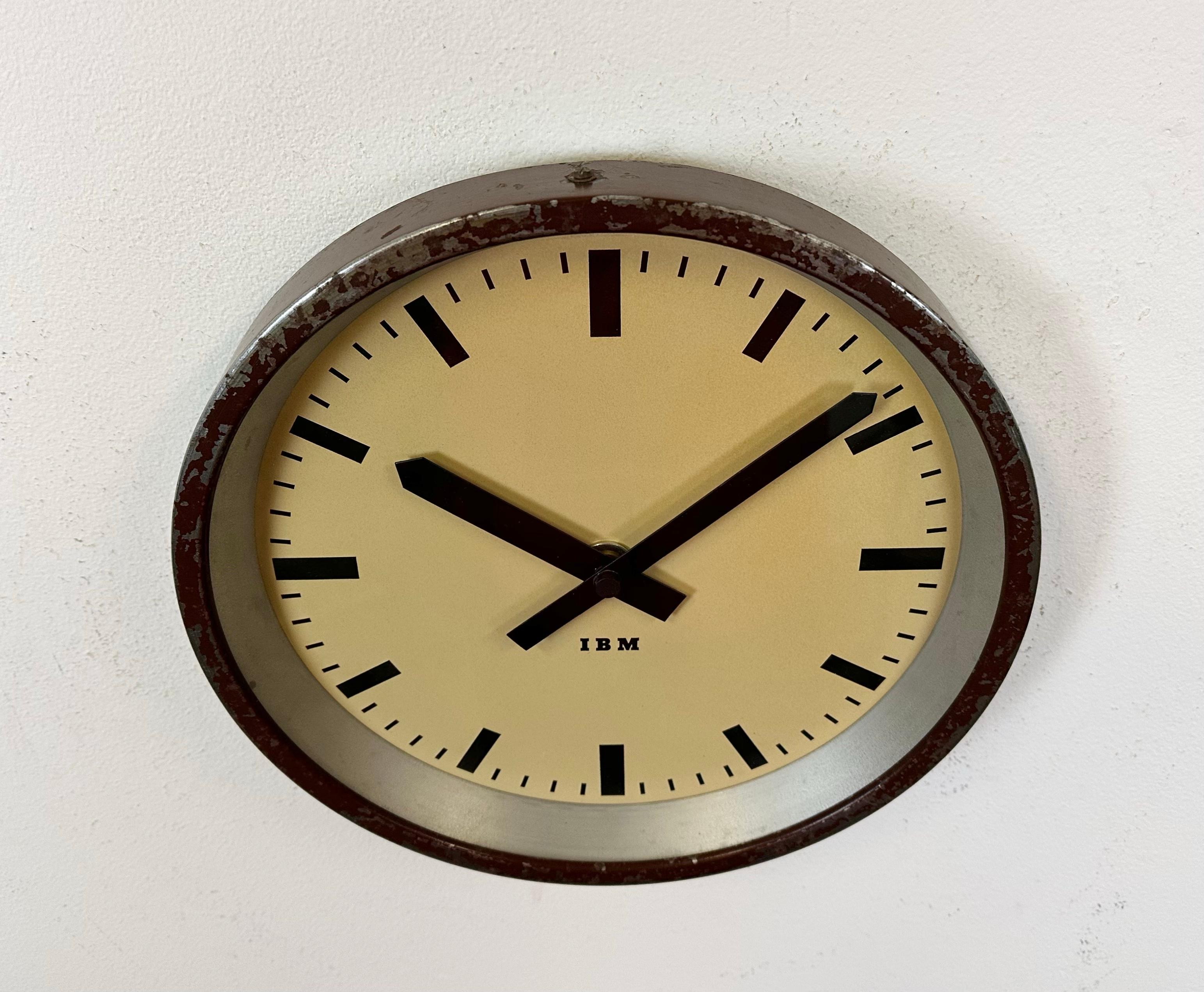 Brown Industrial Factory Wall Clock from IBM, 1950s In Good Condition For Sale In Kojetice, CZ