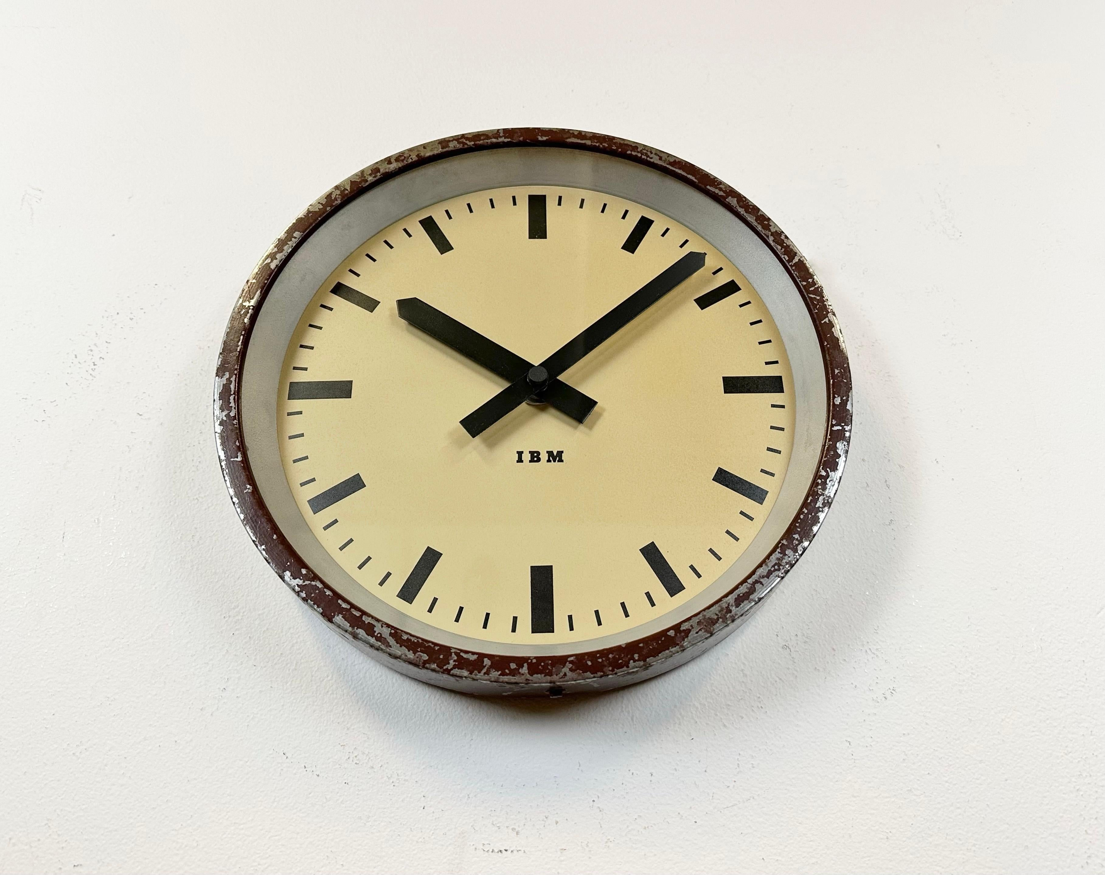 Brown Industrial Factory Wall Clock from IBM, 1950s In Good Condition For Sale In Kojetice, CZ