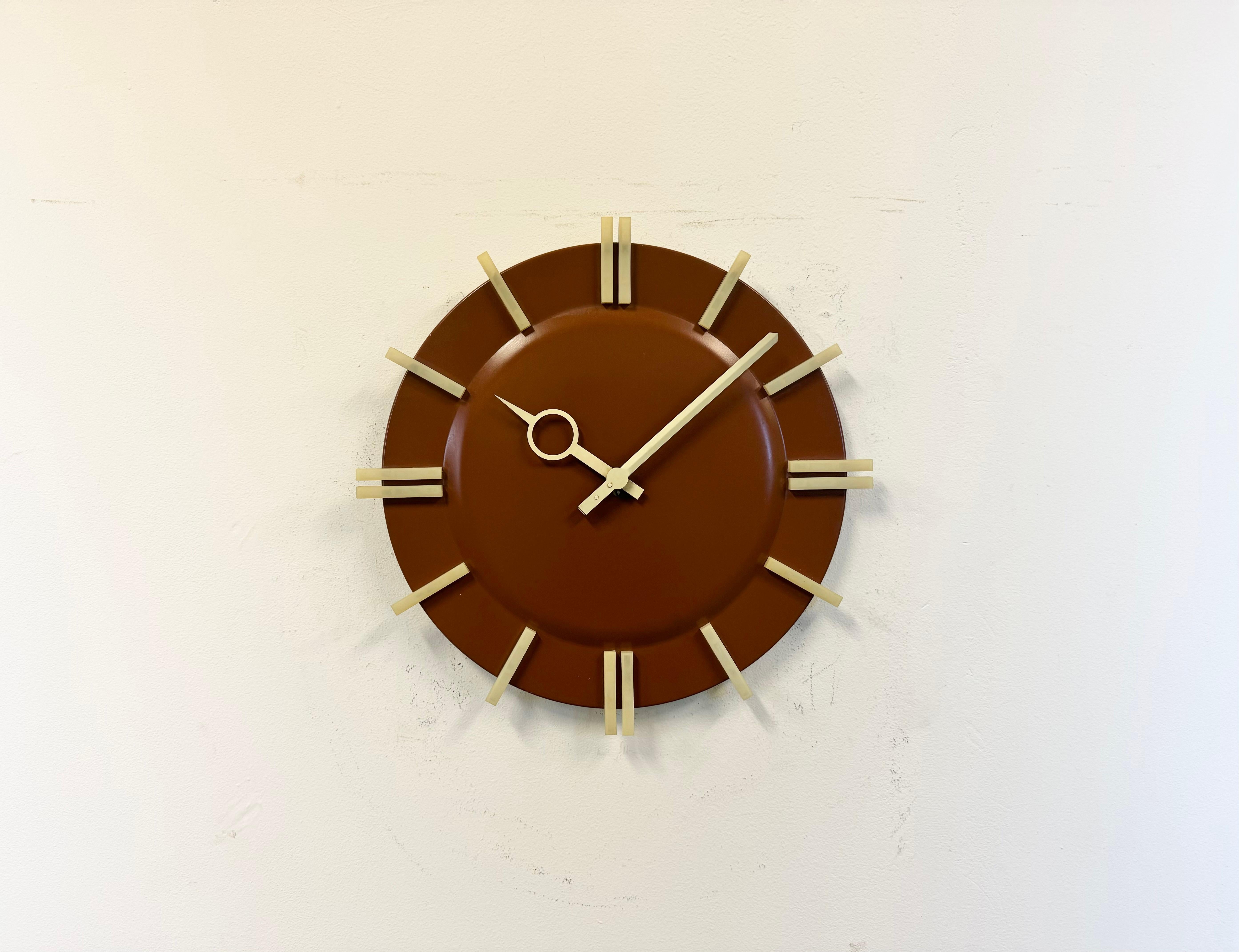 Pragotron PPH 413 is a type of indoor secondary clock. Was produced during the 1970s in former Czechoslovakia. Clock face with white plastic numerals is made from aluminum and has brown color. Diameter is 43 cm. The piece has been converted into a