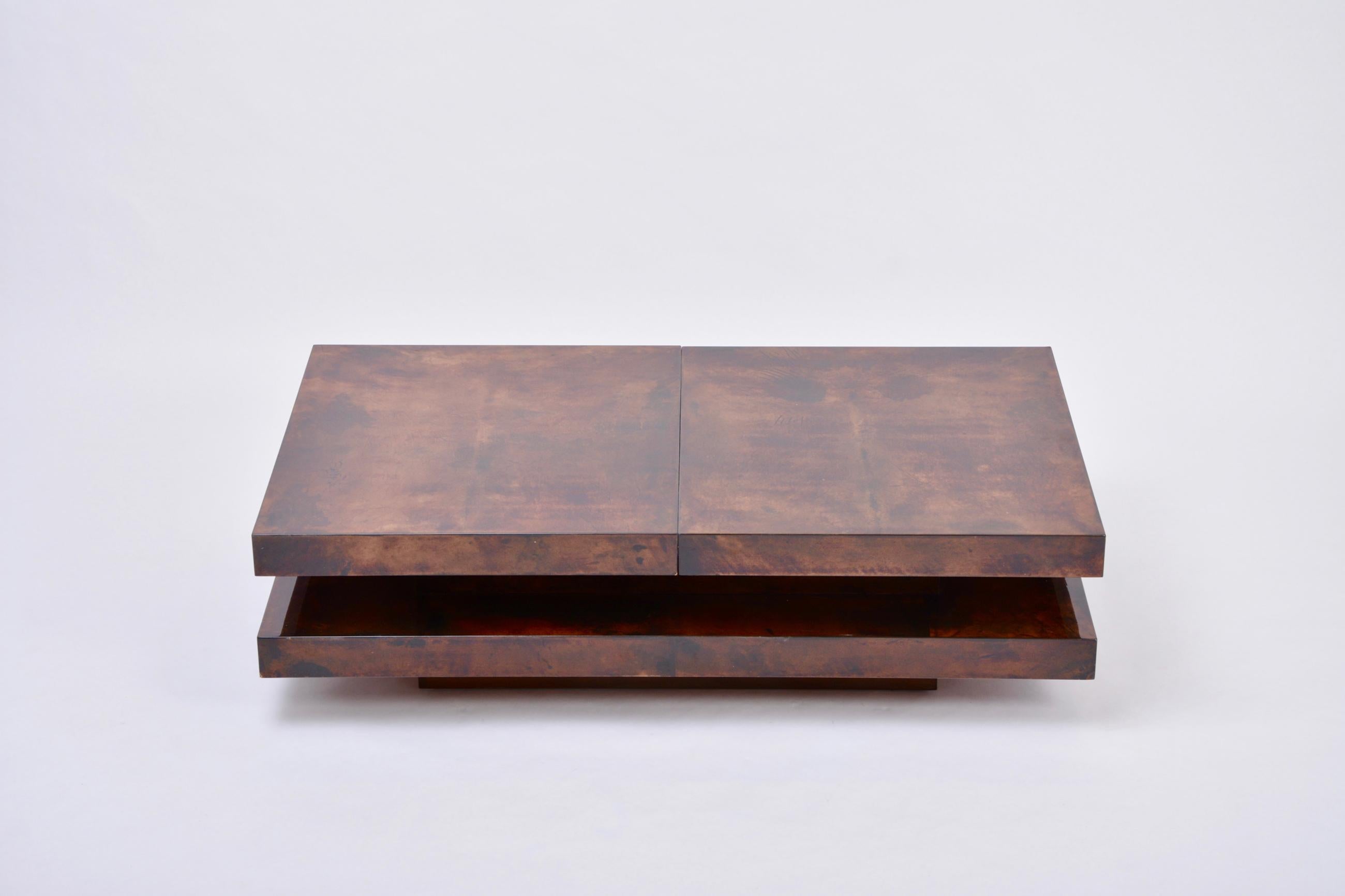 Brown Italian Two-Tiered Sliding Coffee Table with Hidden Bar by Aldo Tura In Good Condition In Berlin, DE