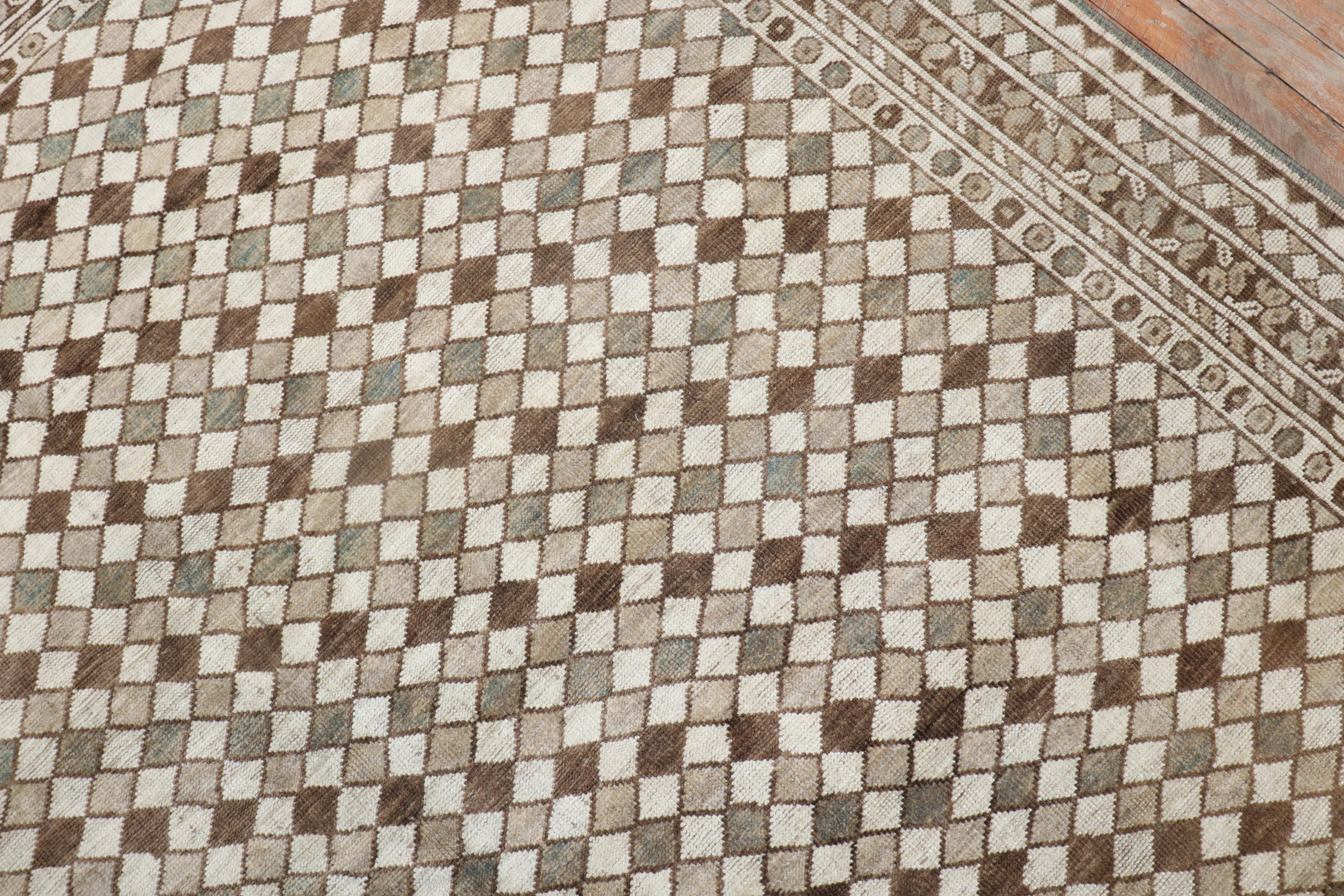 Kleiner afghanischer Ersari-Teppich in Elfenbein, Grau und Braun aus den 1940er Jahren

Maße: 6'7'' x 9'2''.