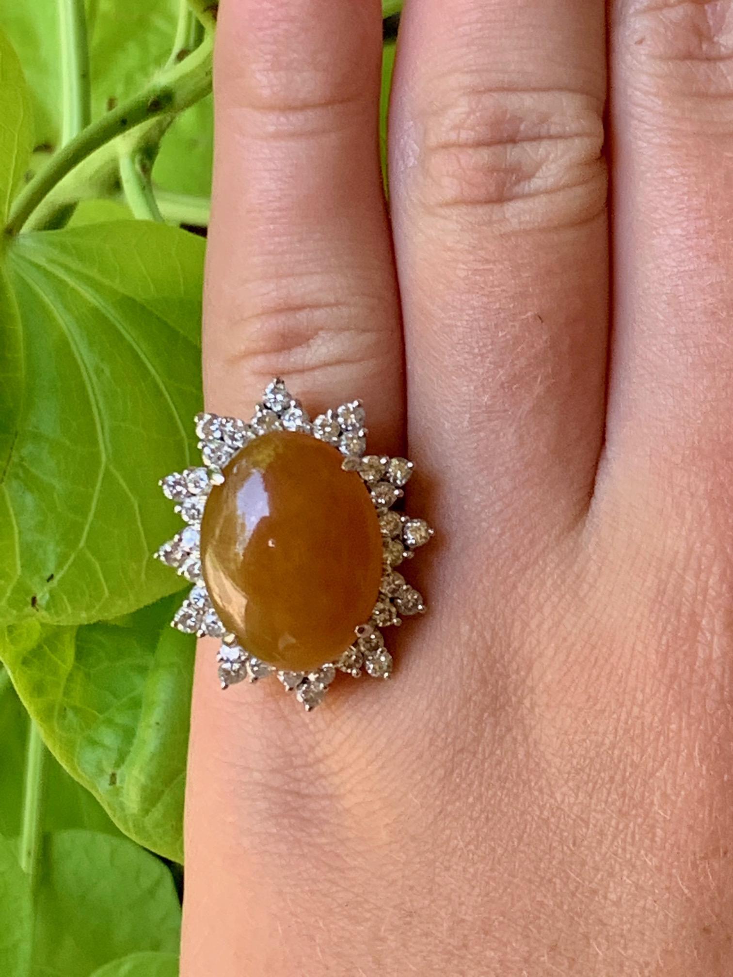 Brauner Jade Oval Cabochon und Diamant 14 Karat Gelb & Weißgold Ring-Sz 4 3/4 (Gemischter Schliff)