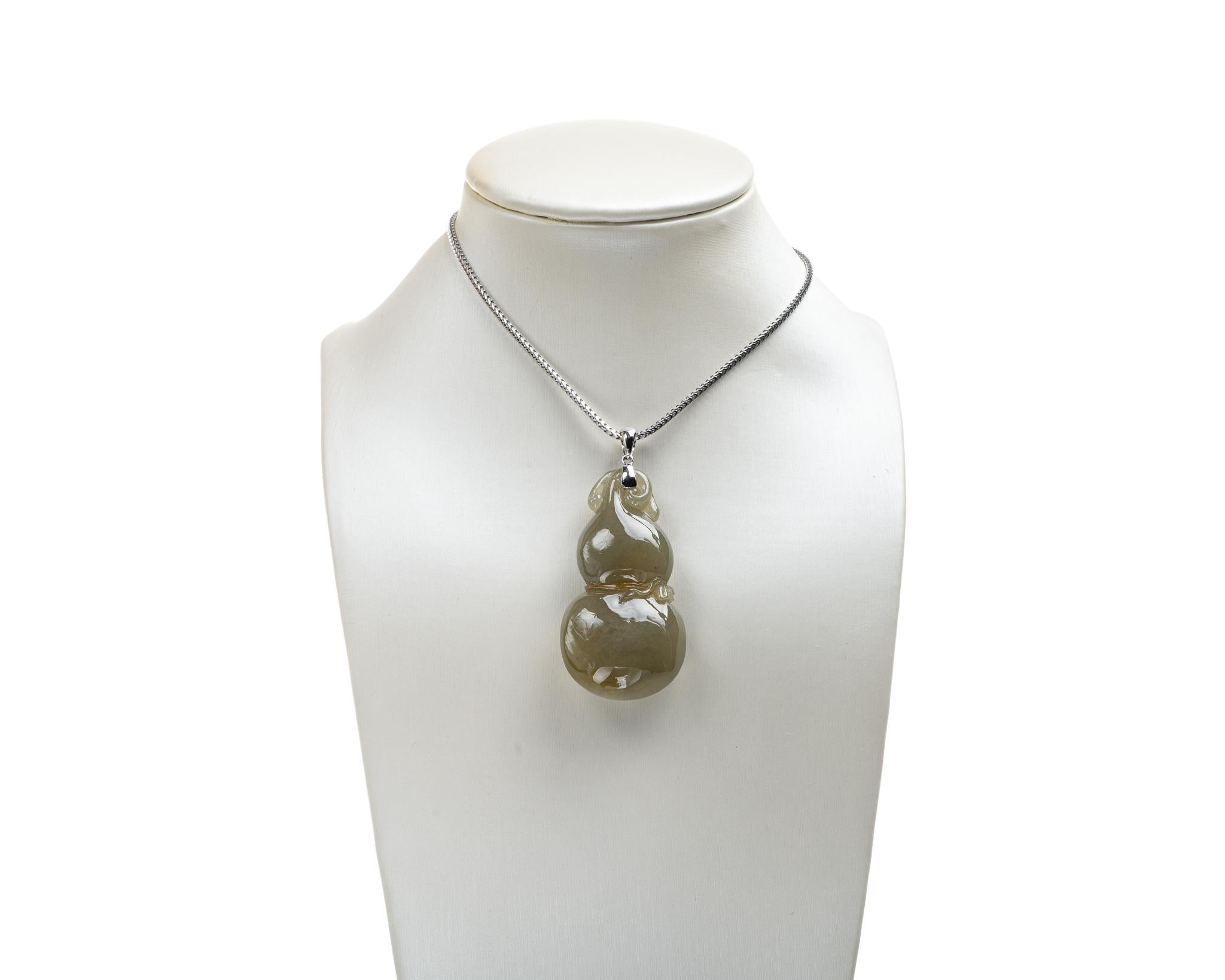 Brown Jadeite Jade Gourd Pendant In New Condition In San Francisco, CA