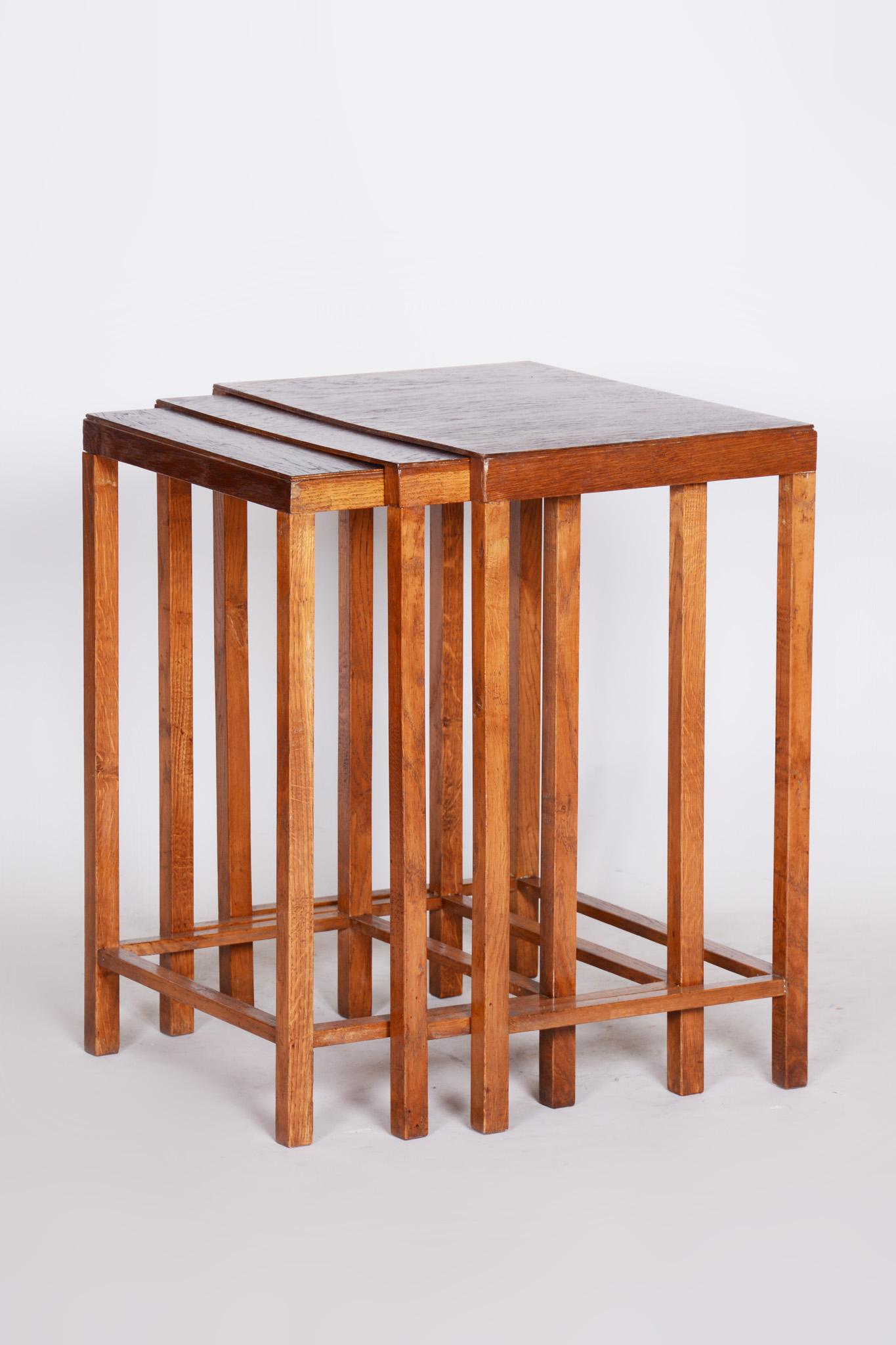 Chêne Tables basses marron Jan Vanek fabriquées en Tchèque dans les années 1930, style Art Déco  en vente