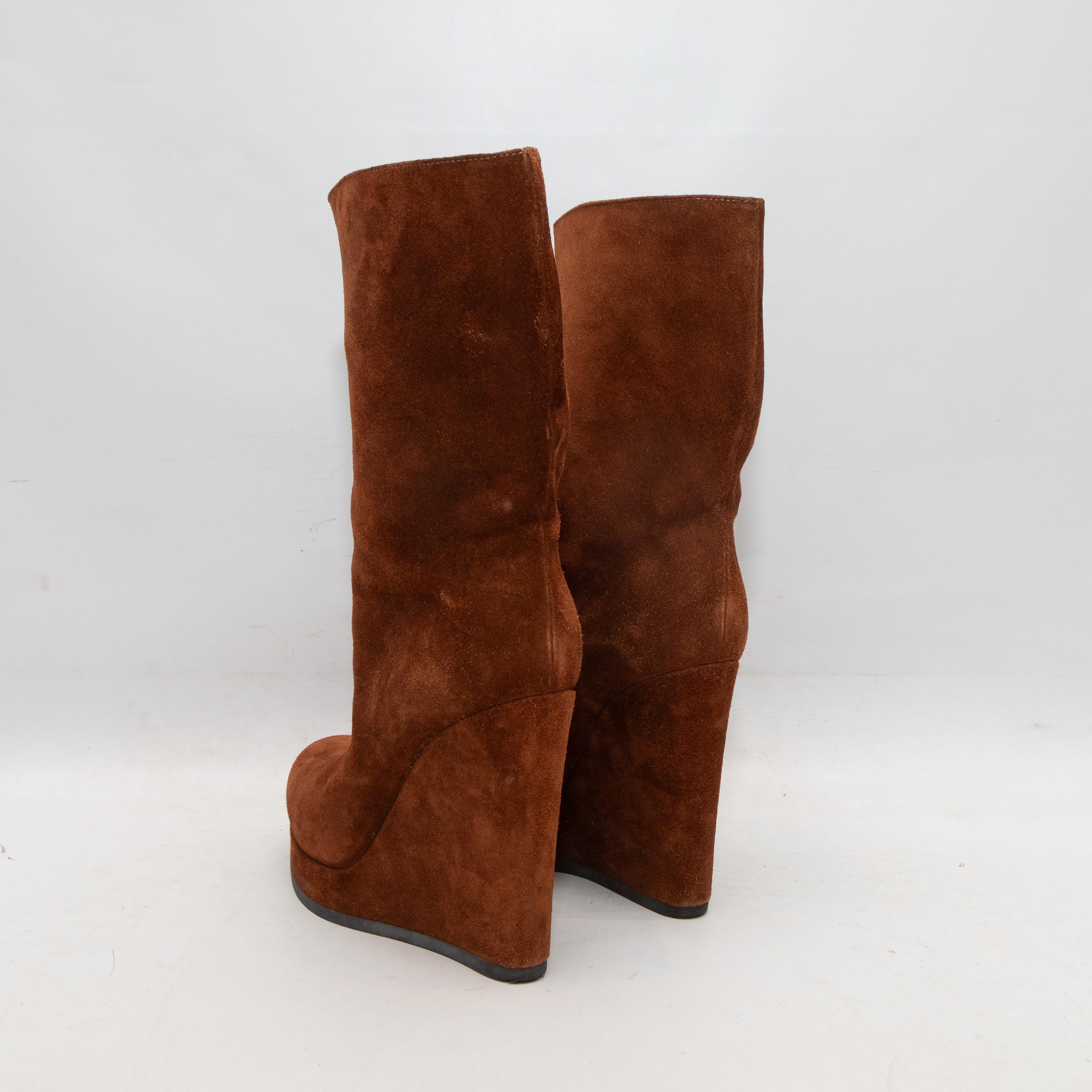 Brown Jil Sander Suede Wedge Mid-Calf Boots Size 38.5 en Bueno estado para la venta en New York, NY