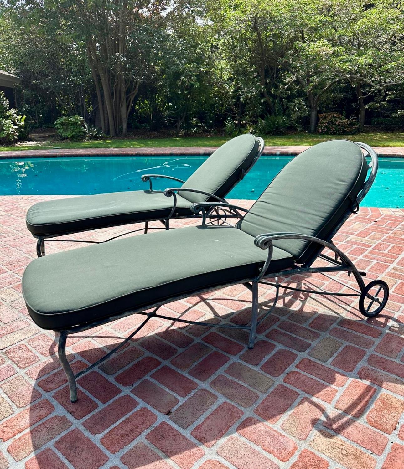 American Classical Brown Jordan Chaise lounge chairs with cushions, wheels, adjustable back, MCM For Sale
