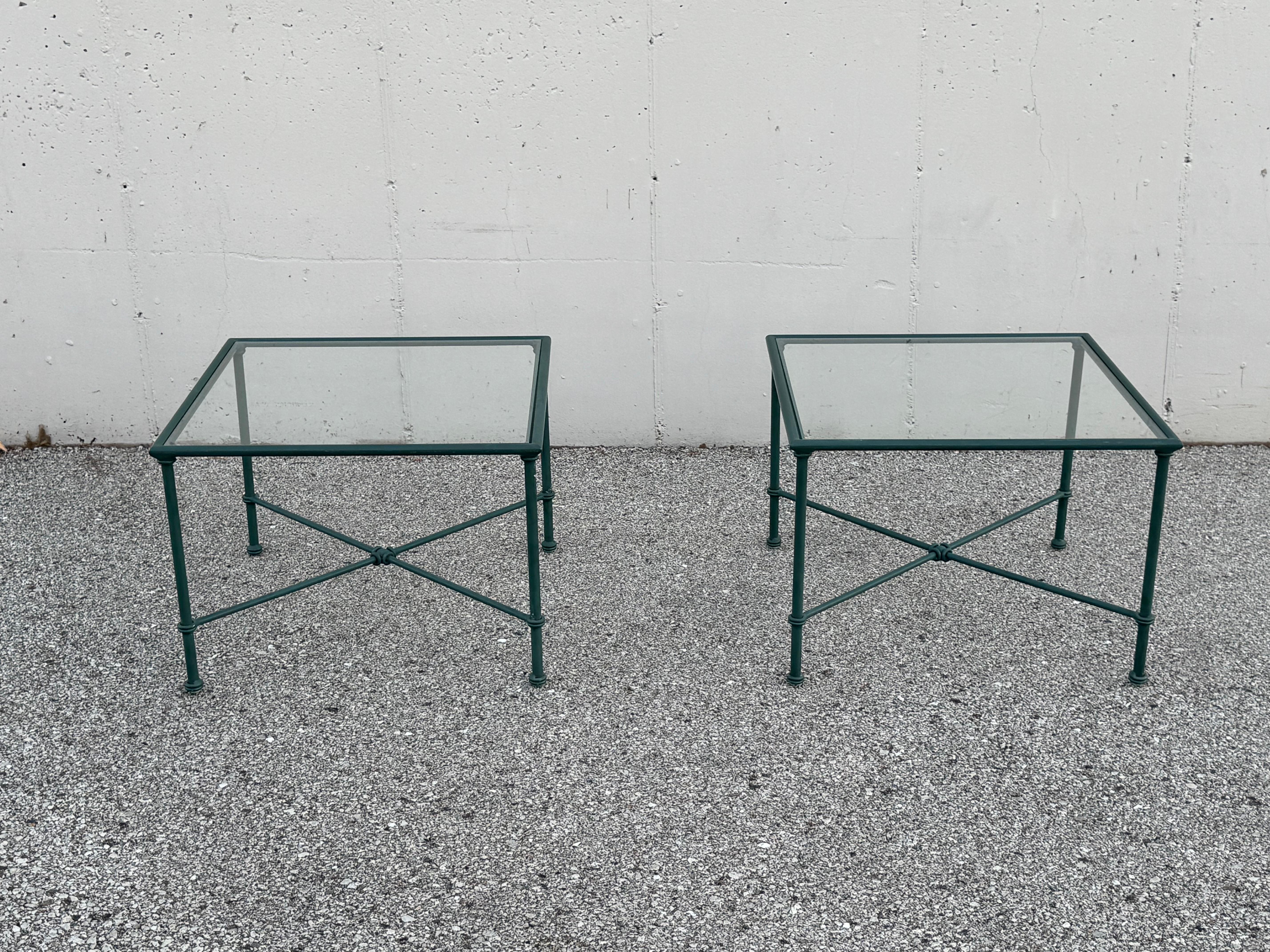 “Florentine” pattern one of the most sought after of the Brown Jordan designs by Richard Frinier, circa late 80s. Pair of low square side tables with glass tops, nice garden or patio tables. Original Hunter Green paint on aluminum frames, shows some