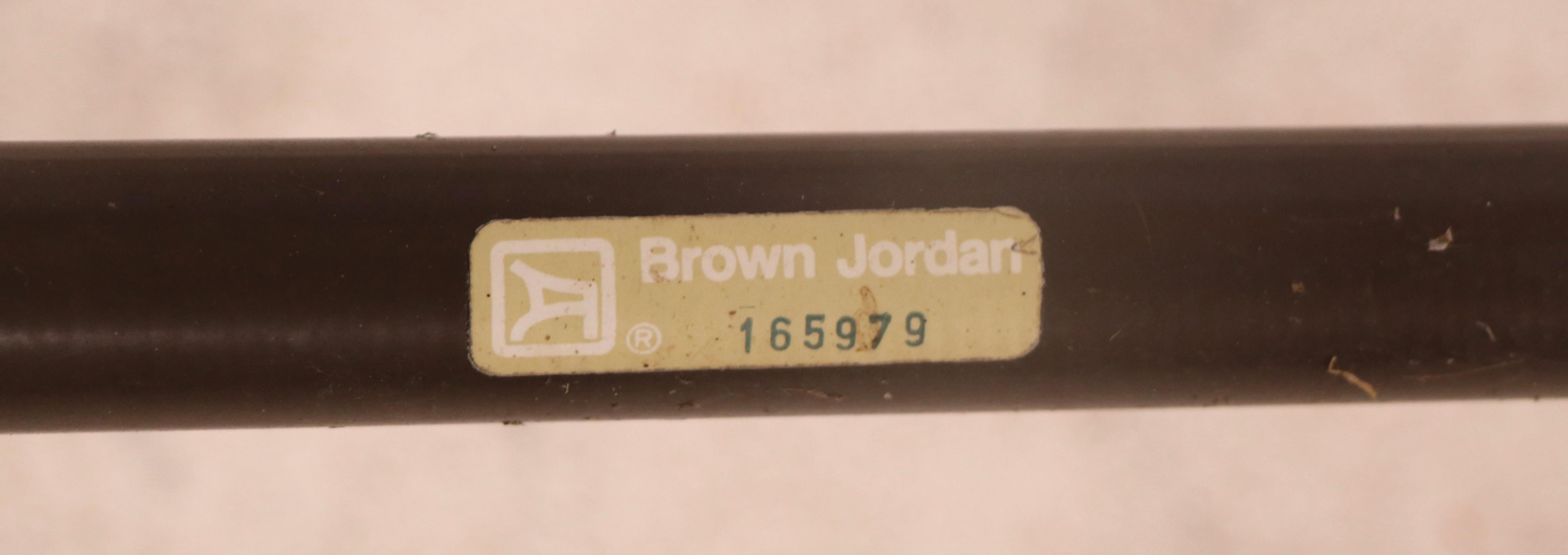  Braune Brown Jordan Nomad Garden Patio Poolside Chaise Lounge Ca. 1970er Jahre (Moderne der Mitte des Jahrhunderts) im Angebot