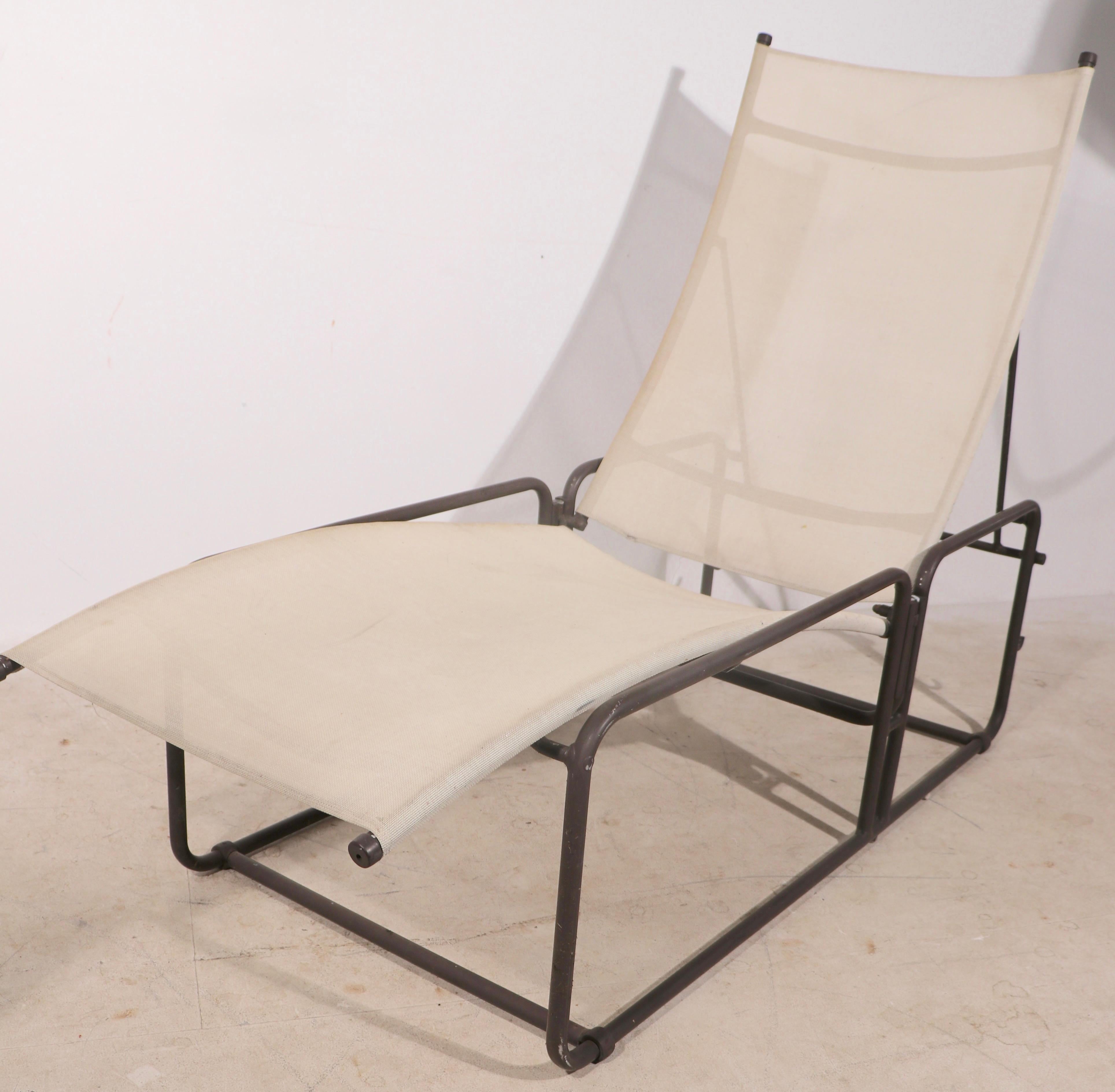 Mid-Century Modern  Brown Jordan Nomad Garden Patio Poolside Chaise Lounge Ca. 1970's For Sale