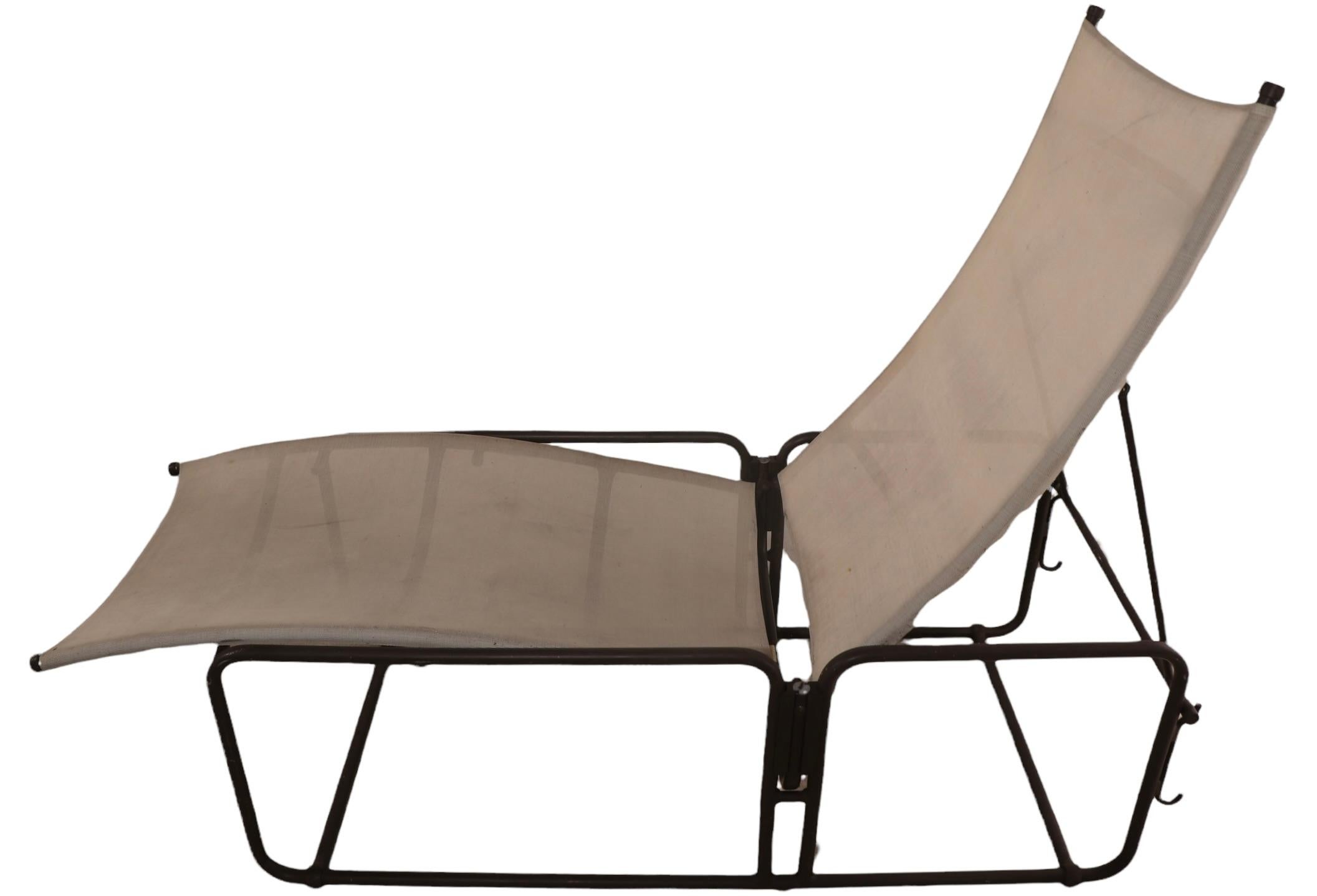 Brown Jordan Nomad Garden Patio Poolside Chaise Lounge Ca. 1970's In Good Condition For Sale In New York, NY