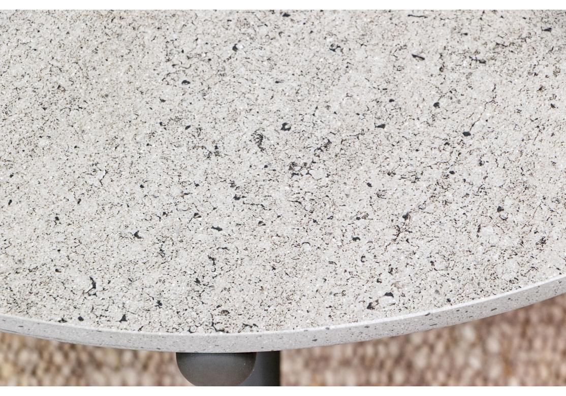 Tavolino in alluminio Brown Jordan Oscar con piano Dekton Ultra In condizioni discrete in vendita a Bridgeport, CT