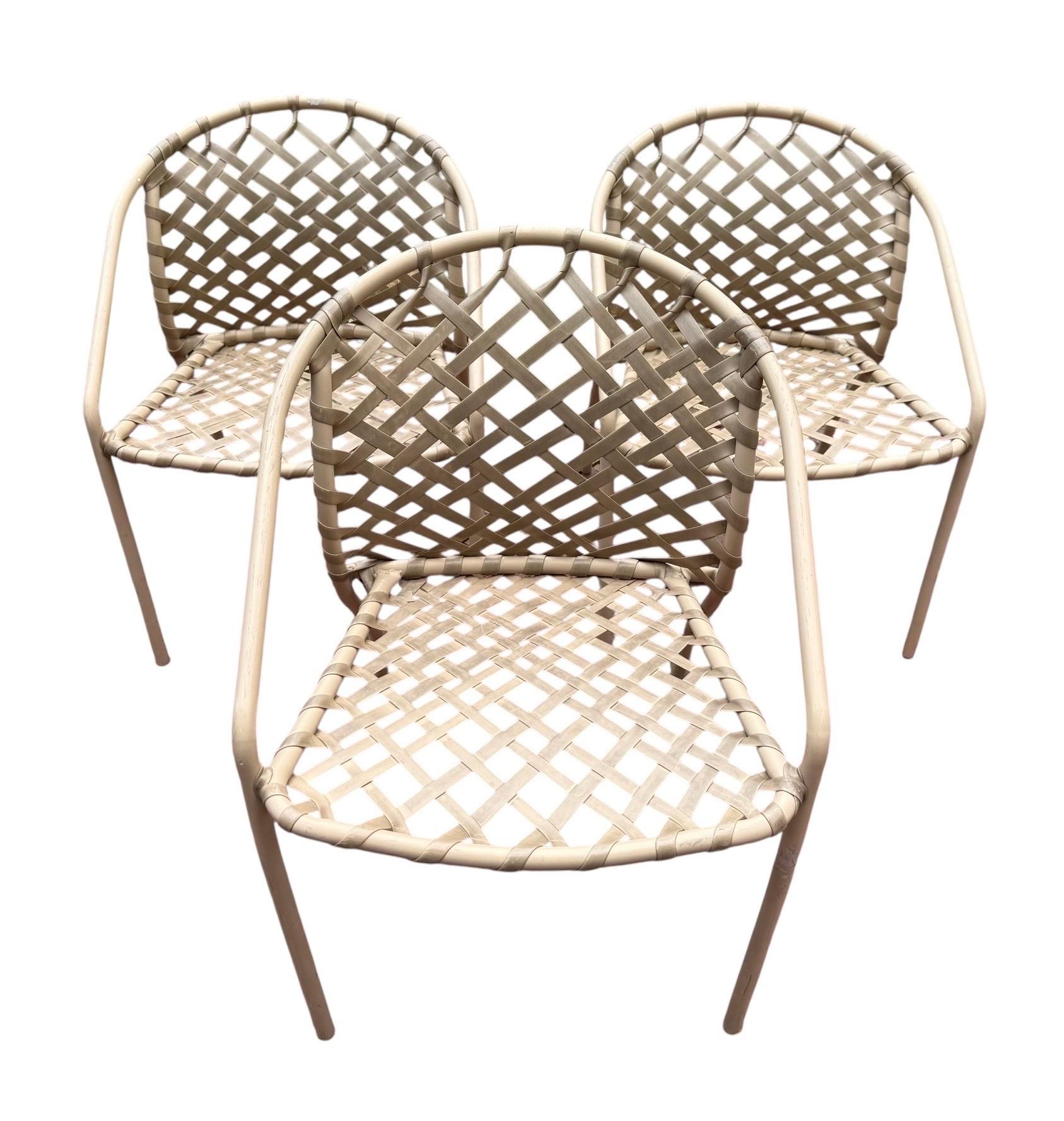 Brown Jordan Silla de Patio Estilo Kantan Silla de Acento Beige para Exteriores mediados del siglo XX en venta