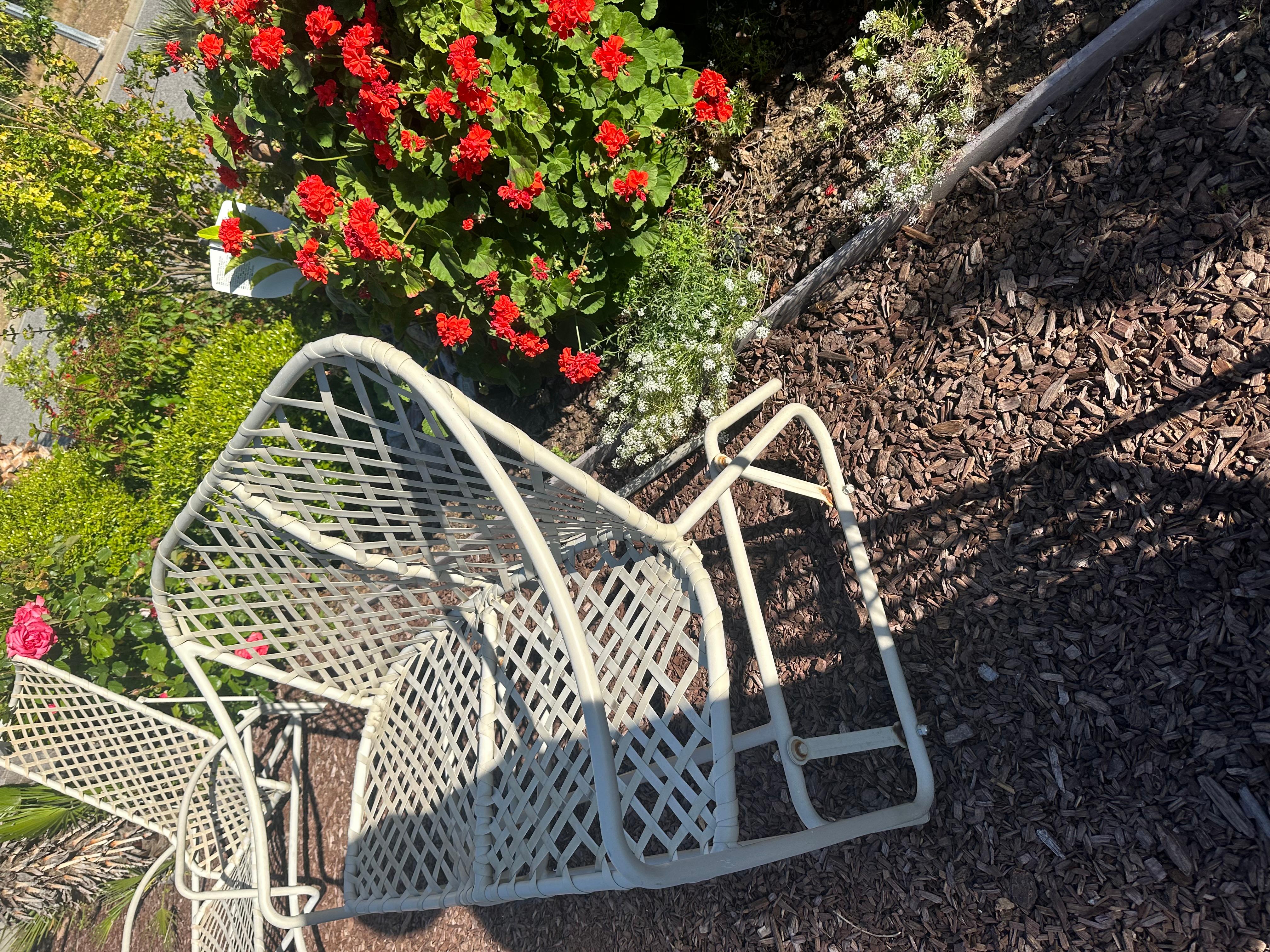 Brown Jordan Rare Tamiami Gliding Love Seat, Circa 1960’s, works great In Excellent Condition In San Jose, CA