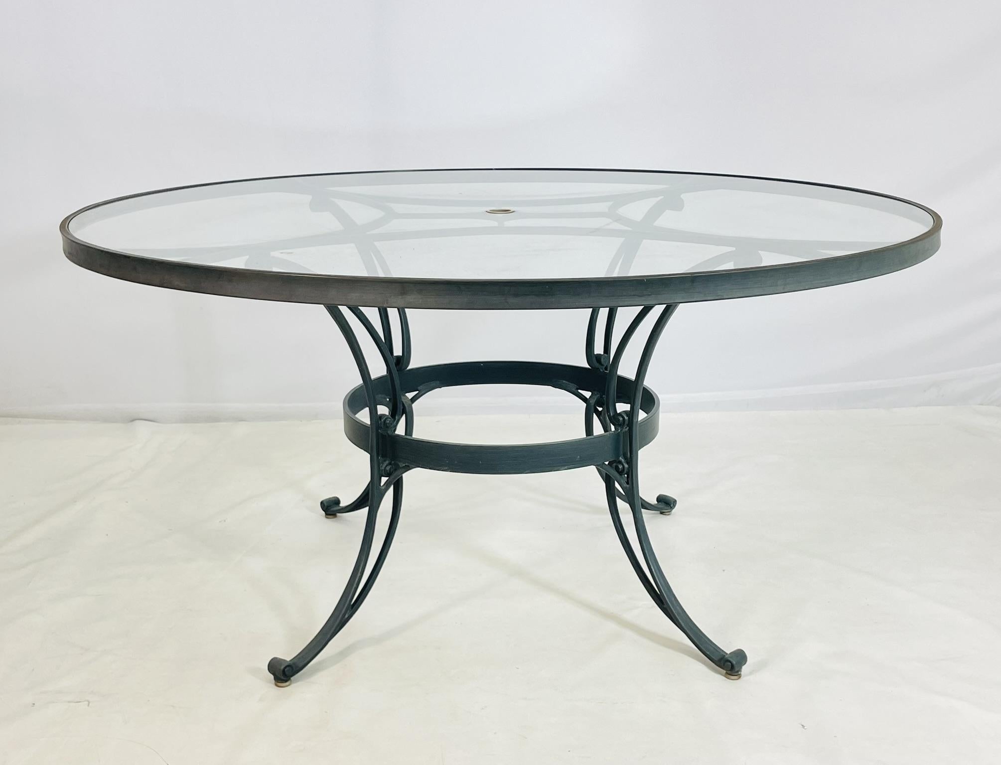 Mid-Century Modern Brown Jordan Round Aluminum Patio Dining Table with Glass Top, USA 1980s For Sale