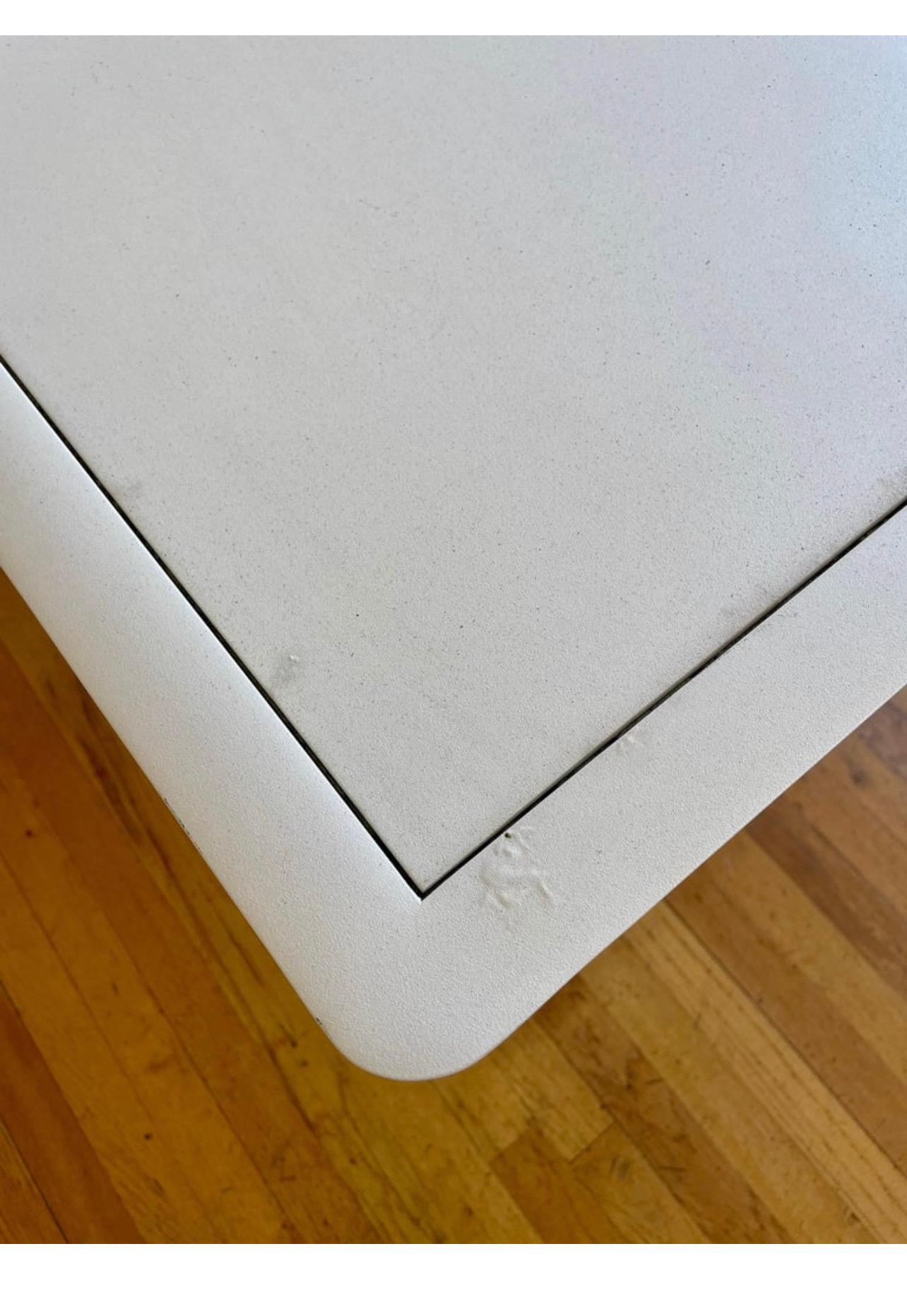 Brauner Jordan Still Patio Quadratischer Tisch Design von Richard Frinier (Moderne der Mitte des Jahrhunderts) im Angebot