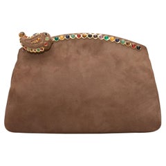 Bolso marrón con cabujones de ante Judith Leiber