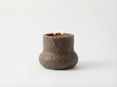 Design Rituals Kaen-Kerze aus braunem Naturwachs von Monics+Vieira