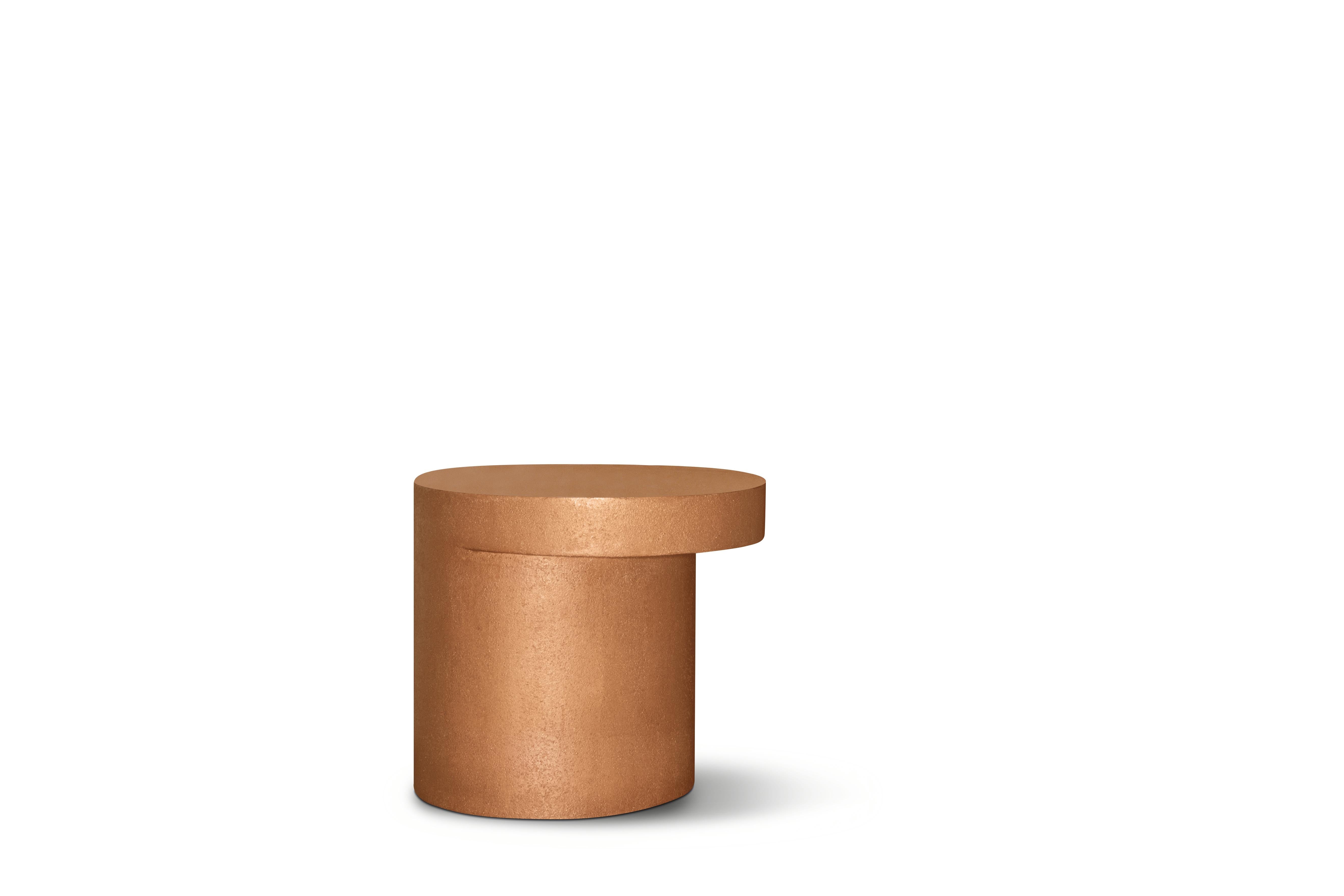 Table d'appoint Lazy-O marron par Somaschini
Dimensions : D 45 x H 40 cm
MATERIAL : Structure monolithique en mdf allégé. 

Table d'appoint en N.151 finition Argilla brun cuivré

A propos : 
Somaschini est une marque nouvellement née, avec une