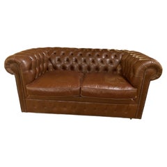 Divano Chesterfield a 2 posti in pelle marrone