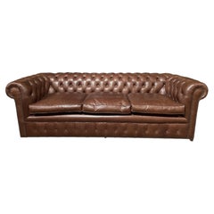 Divano Chesterfield a 3 posti in pelle marrone Made In England