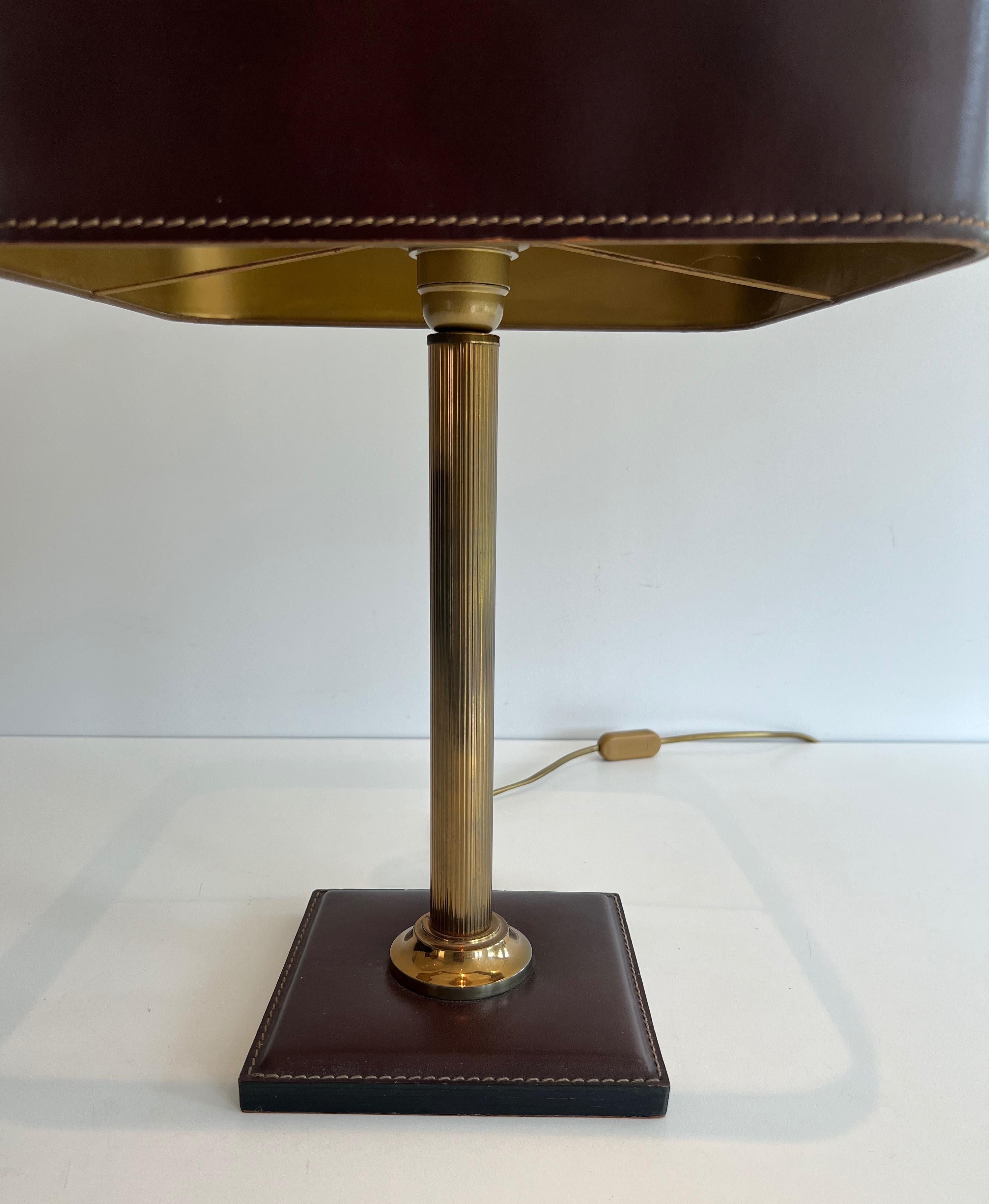 Lampe de bureau en cuir brun et laiton dans le style de Jacques Adnet en vente 10