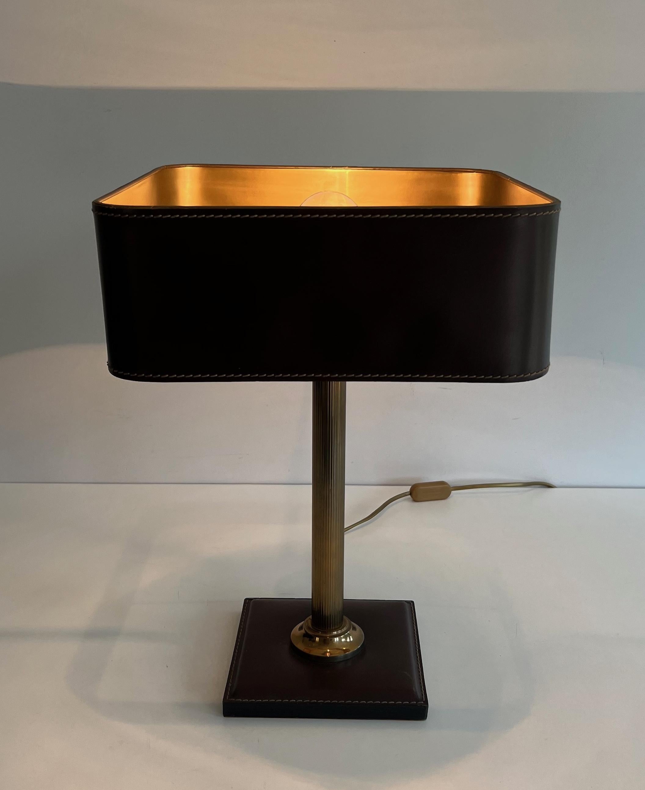 Lampe de bureau en cuir brun et laiton dans le style de Jacques Adnet en vente 13