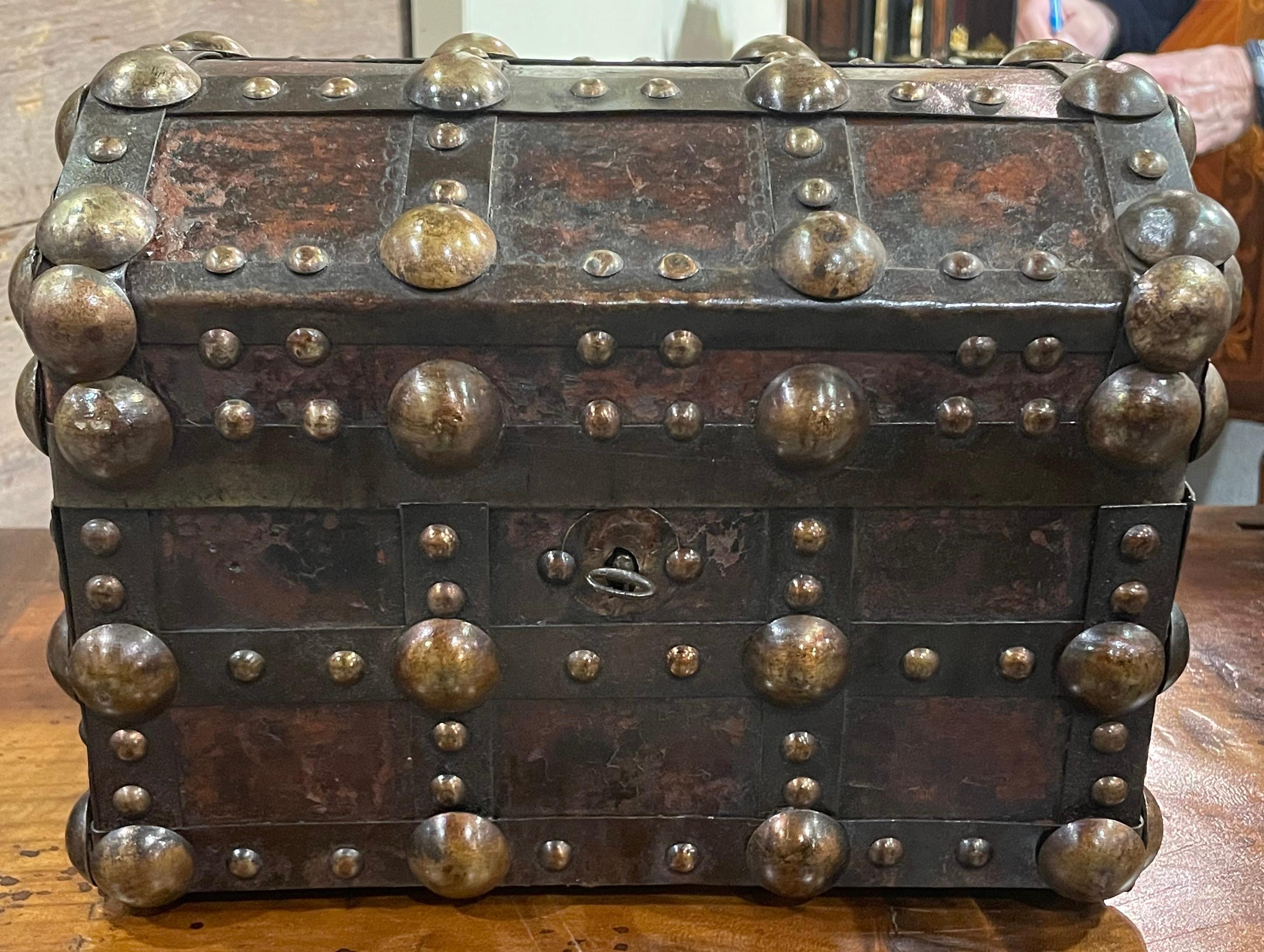 Italian Brown Leather And Brass Small Trunk, Italy, 19th Century For Sale