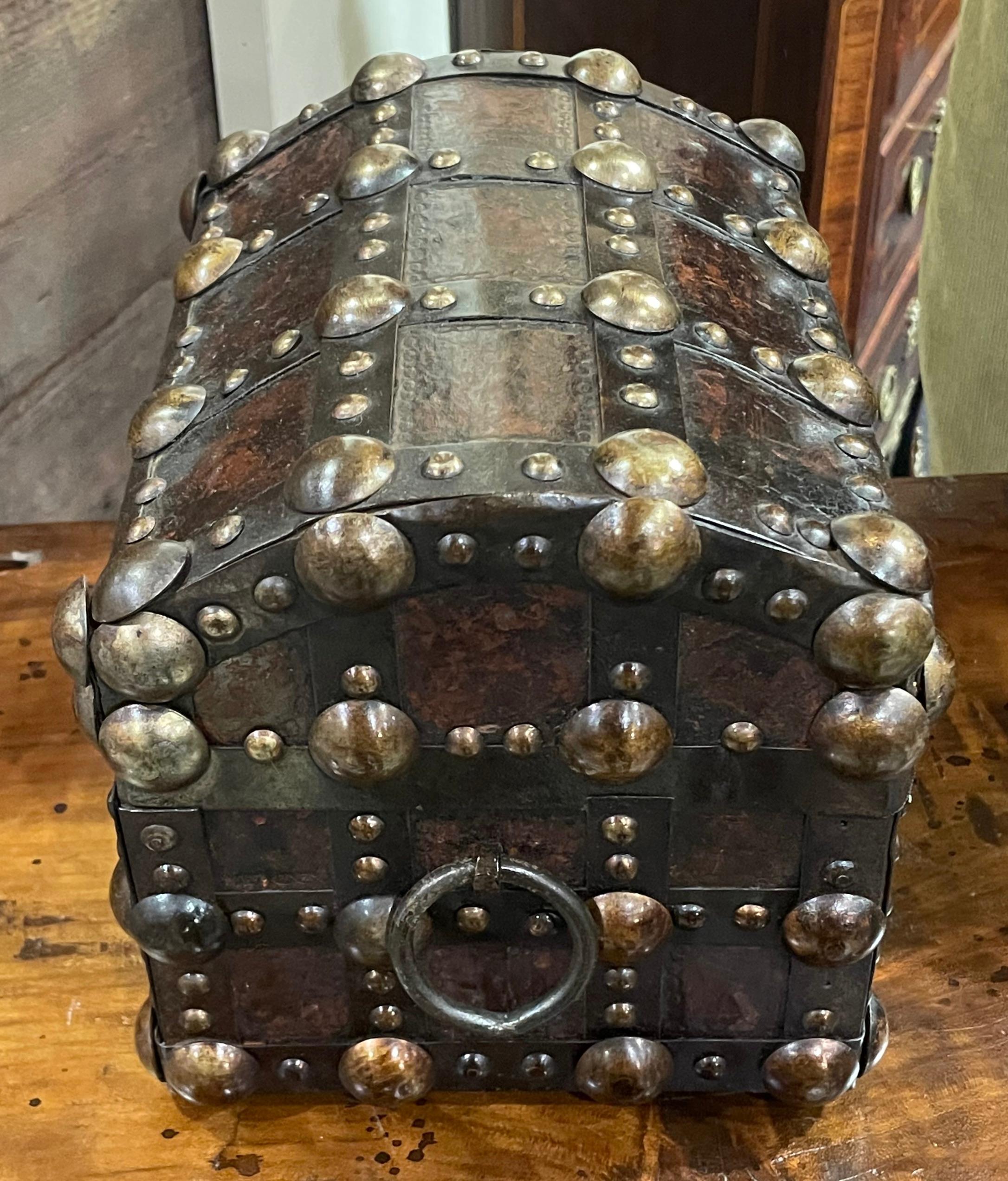 Brown Leather And Brass Small Trunk, Italy, 19th Century In Good Condition For Sale In New York, NY
