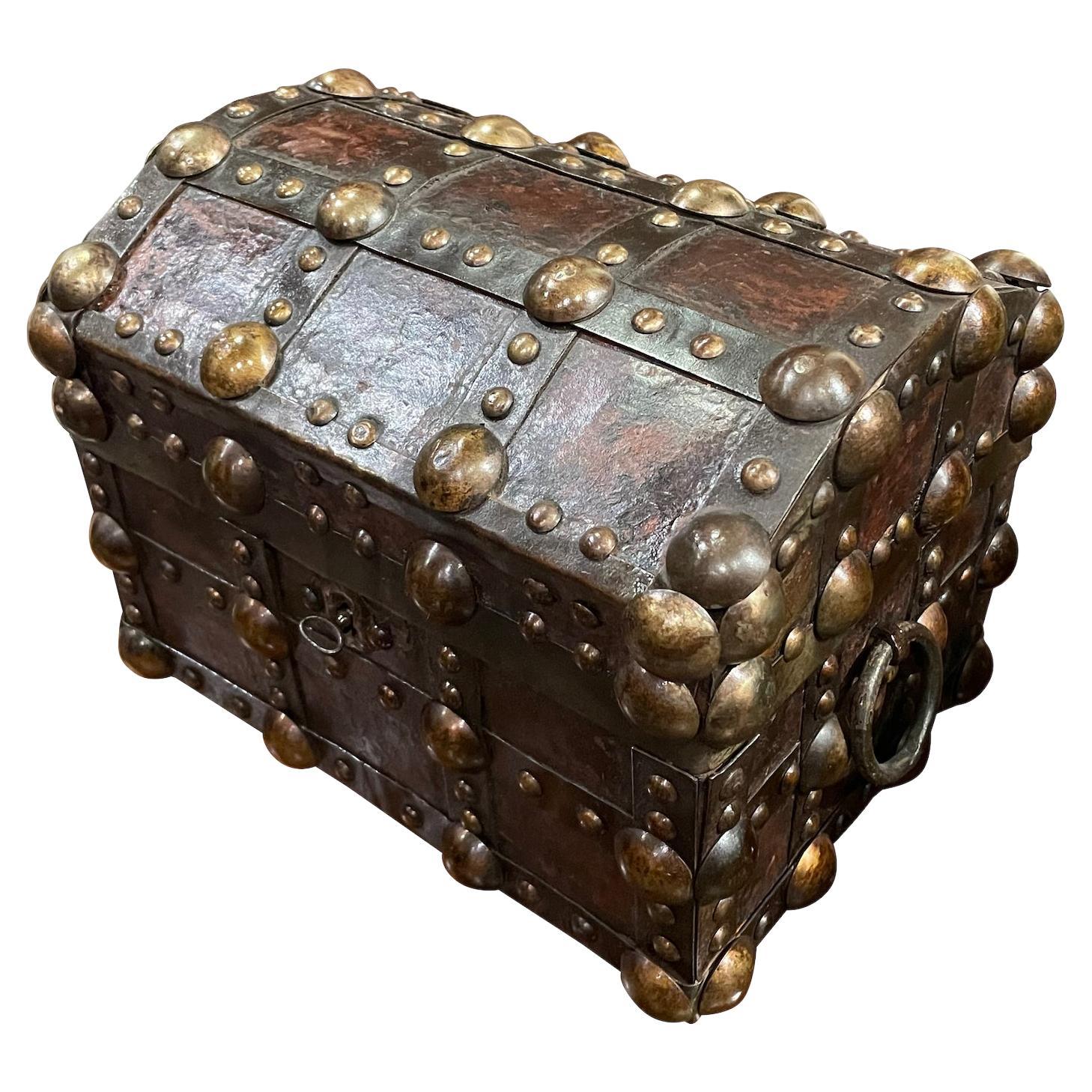 Brown Leather And Brass Small Trunk, Italy, 19th Century For Sale